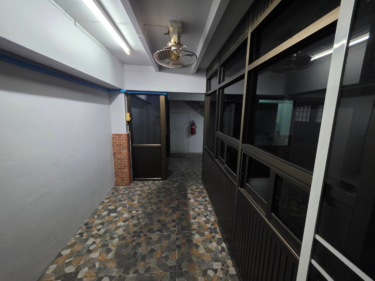 For RentShop HouseRama3 (Riverside),Satupadit : Commercial building for rent near Int-Intersect Rama 3, just 3 minutes.