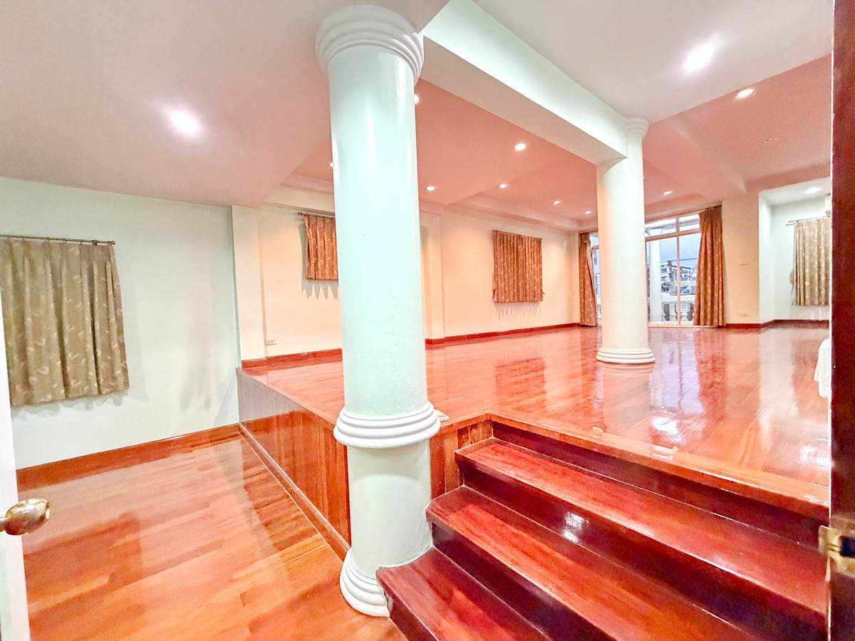 For SaleHome OfficeRatchadapisek, Huaikwang, Suttisan : HK0645♛♚Townhome 3 bedrooms for rent𝓼for sale⚝Ratchada-Sutthisan♜MRT Sutthisan∞099-5919653,065-9423251▚Line@sureresidence