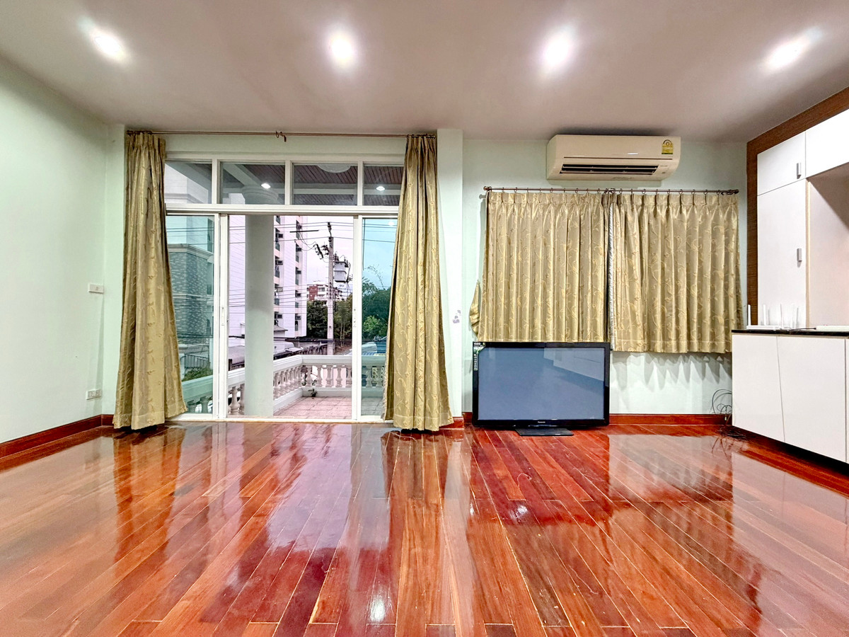 For SaleHome OfficeRatchadapisek, Huaikwang, Suttisan : HK0645♛♚Townhome 3 bedrooms for rent𝓼for sale⚝Ratchada-Sutthisan♜MRT Sutthisan∞099-5919653,065-9423251▚Line@sureresidence