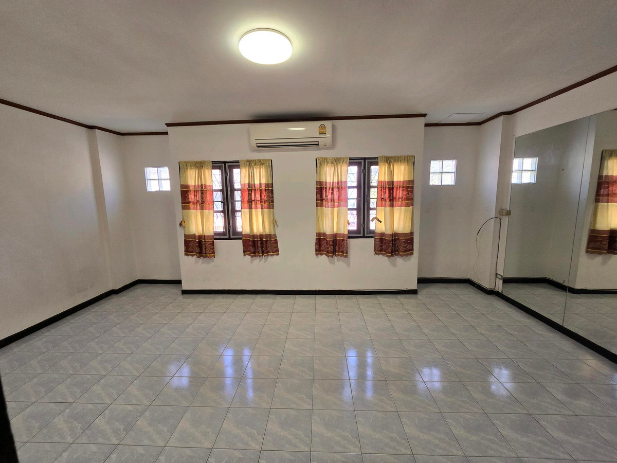 ให้เช่าทาวน์โฮมบางแค เพชรเกษม : 🏡 ให้เช่า ทาวน์โฮม 3 ชั้น พื้นที่ใช้สอยเยอะมาก ทำเลดีเดินทางสะดวกหมู่บ้านอยู่ติดถนนเลียบคลองทวีวัฒนา ถ.เพชรเกษม