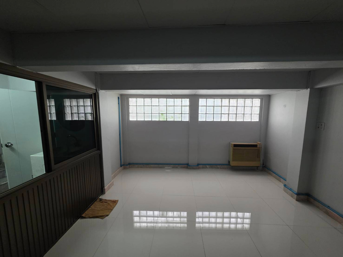 For RentShop HouseRama3 (Riverside),Satupadit : Commercial building for rent near Int-Intersect Rama 3, just 3 minutes.