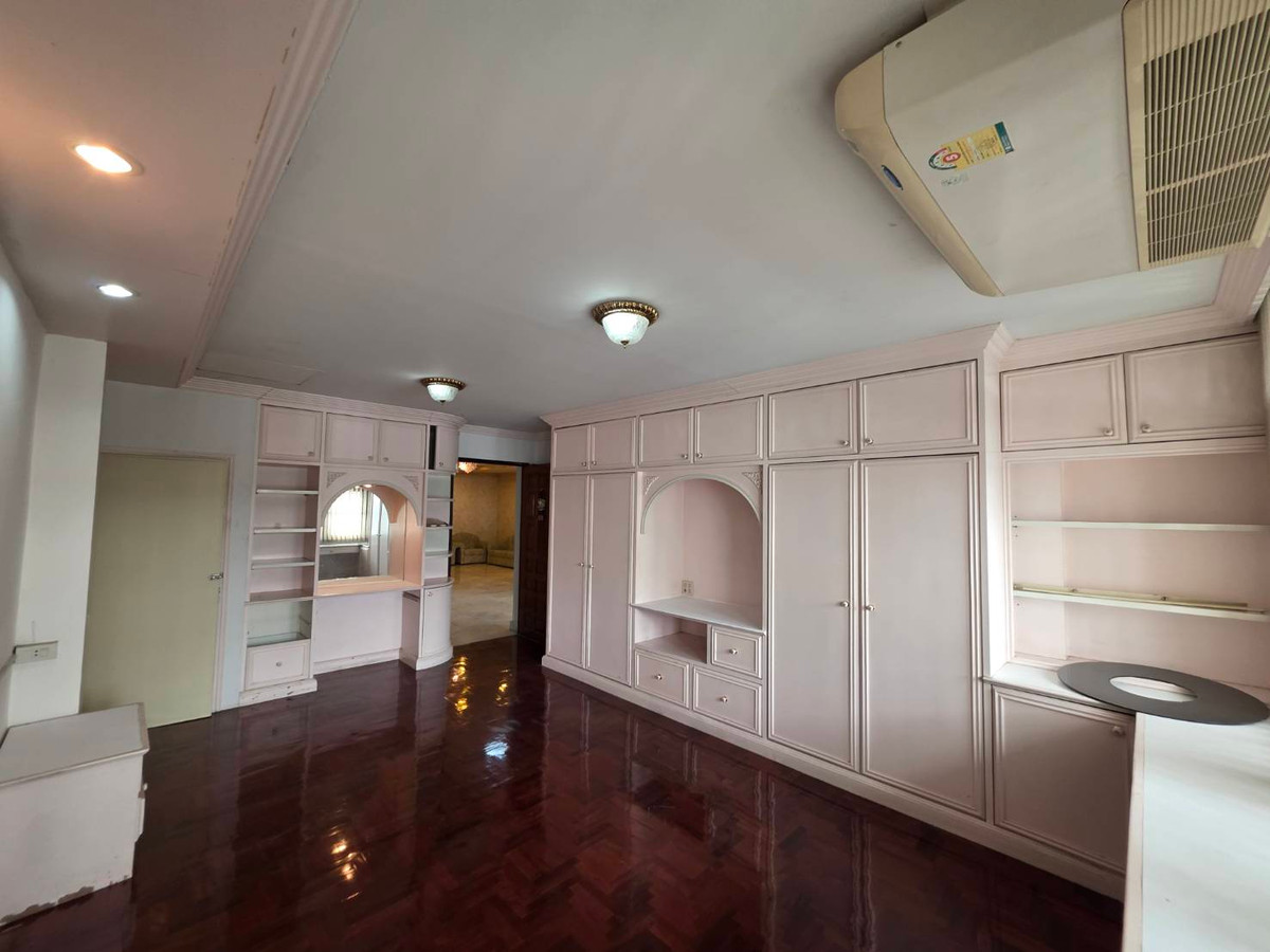 For RentShop HouseRama3 (Riverside),Satupadit : Commercial building for rent near Int-Intersect Rama 3, just 3 minutes.