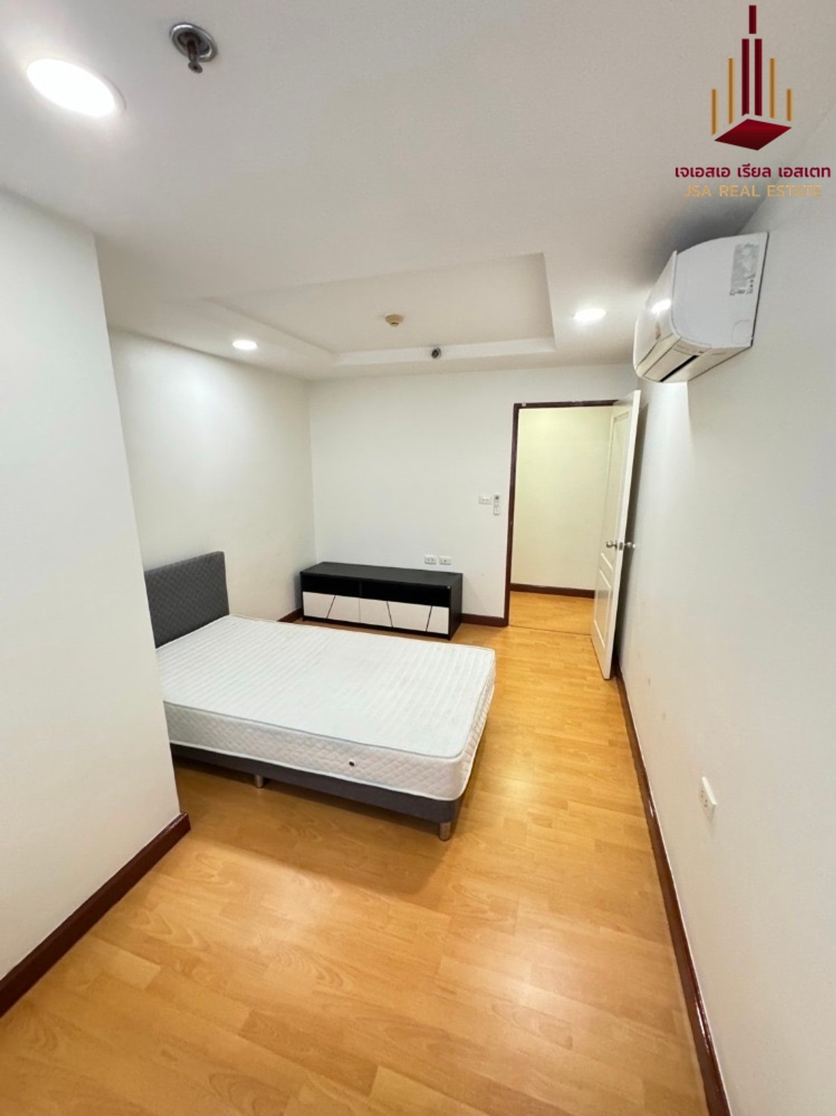 For SaleCondoWongwianyai, Charoennakor : ✨ For Sale: The Master Sathorn Executive Condo ✨ 💰 Only 8,450,000 THB