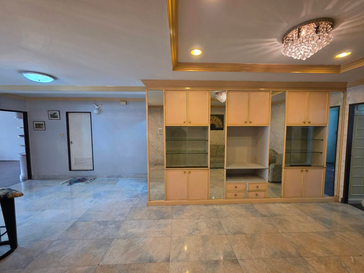 For RentShop HouseRama3 (Riverside),Satupadit : Commercial building for rent near Int-Intersect Rama 3, just 3 minutes.