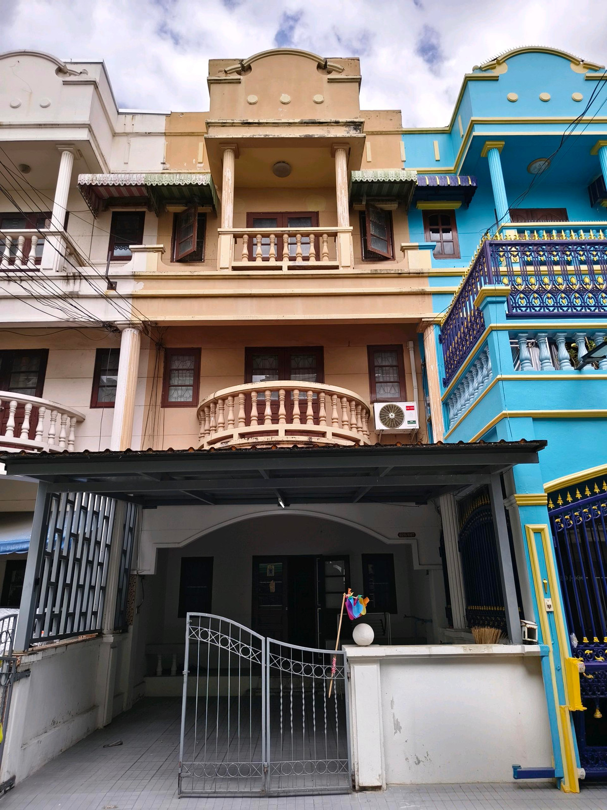 ให้เช่าทาวน์โฮมพระราม 3 สาธุประดิษฐ์ : บ้านให้เช่า !!  ทำเลสาธุประดิษฐ์ 49 ใจกลางเมือง
✔ เดินทางสะดวก ใกล้พระราม 3, สาทร, สีลม  เหมาะอยู่อาศัย / โฮมออฟฟิศ / ครอบครัวใหญ่ ราคาเช่าเพียงเดือนละ 22,000 บาทเท่านั้น