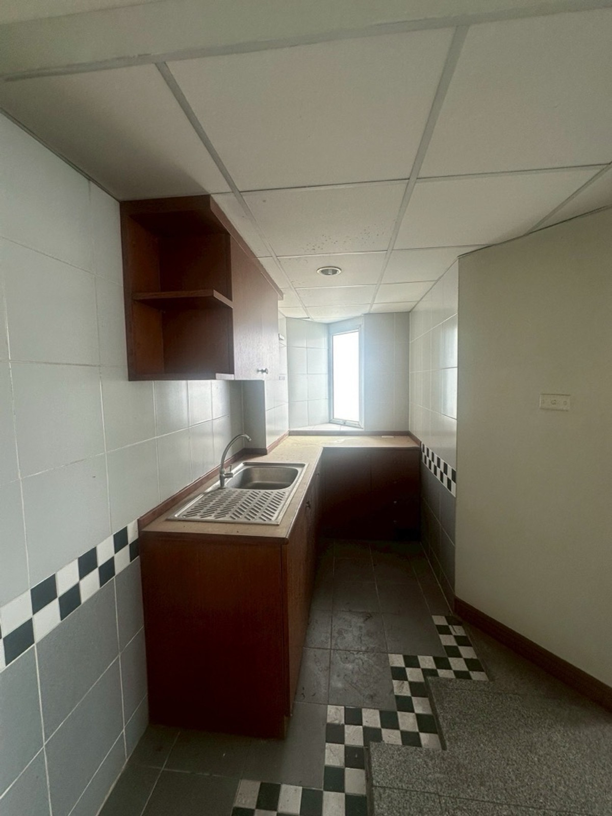 ขายคอนโดรัชดา ห้วยขวาง : ขายคอนโด การ์เด้น เพลส ห้องใหญ่ 68 ตรม