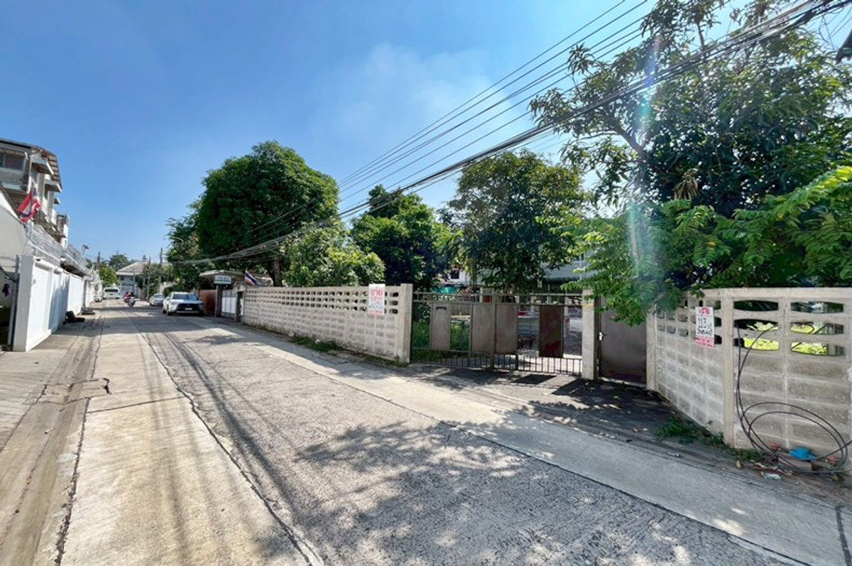 For SaleHouseChokchai 4, Ladprao 71, Ladprao 48, : 2-story detached house for sale, 113 sq m, Lat Phrao 64, near MRT Chok Chai 4 station.