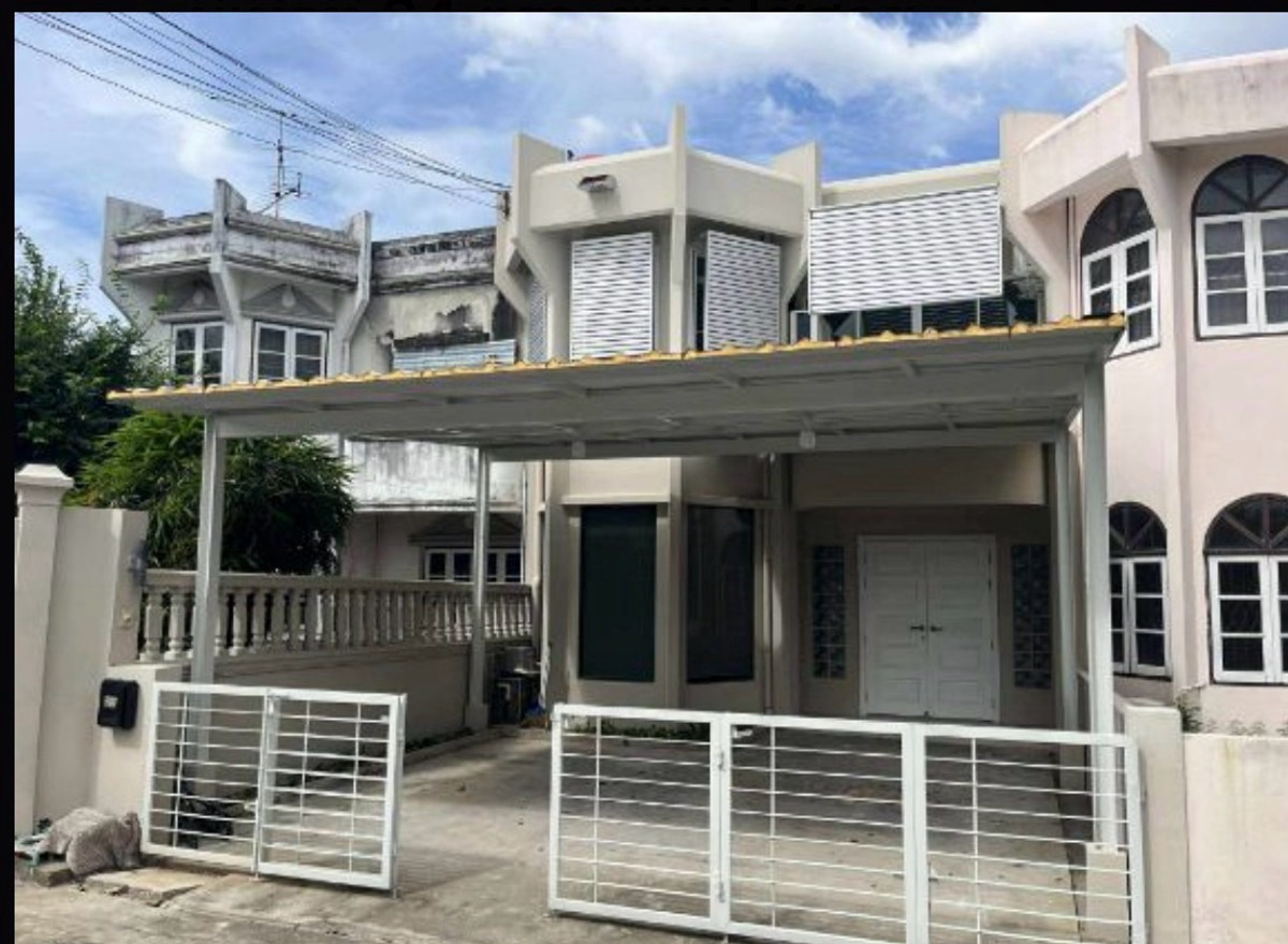 ขายทาวน์โฮมพัฒนาการ ศรีนครินทร์ : ขายเทาว์นเฮ้าส์สูง 2 ชั้น ถ.พัฒนาการ 28 