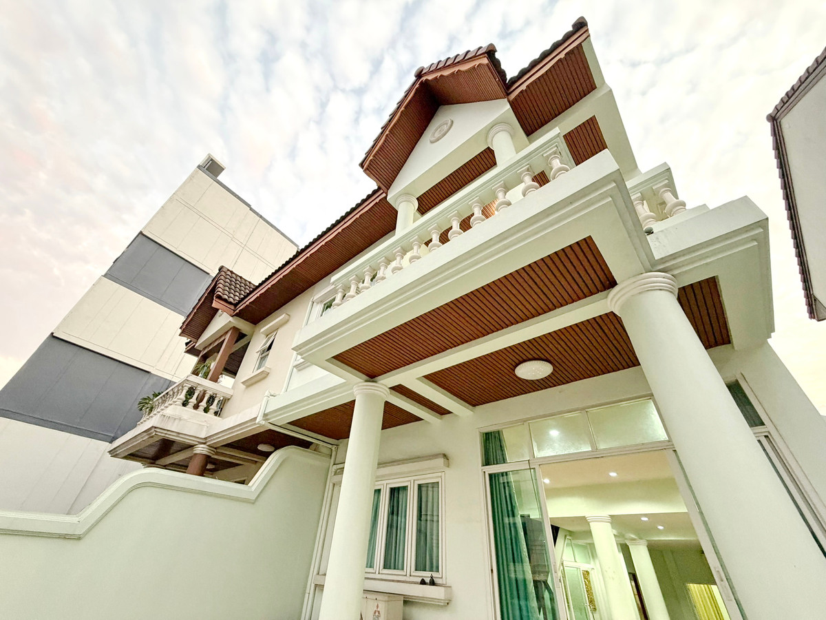 For RentHome OfficeRatchadapisek, Huaikwang, Suttisan : HK0645♛♚Townhome 3 bedrooms for rent𝓼for sale⚝Ratchada-Sutthisan♜MRT Sutthisan∞099-5919653,065-9423251▚Line@sureresidence