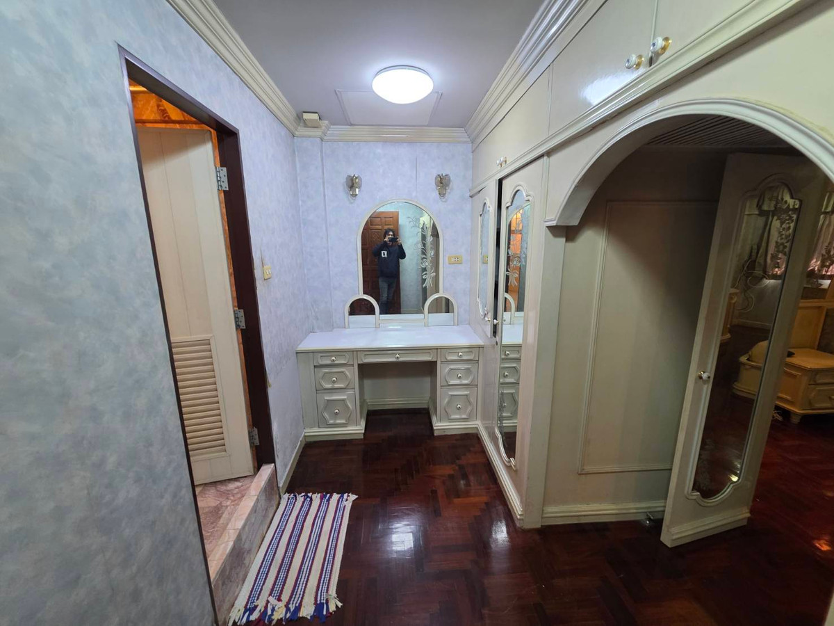 For RentShop HouseRama3 (Riverside),Satupadit : Commercial building for rent near Int-Intersect Rama 3, just 3 minutes.