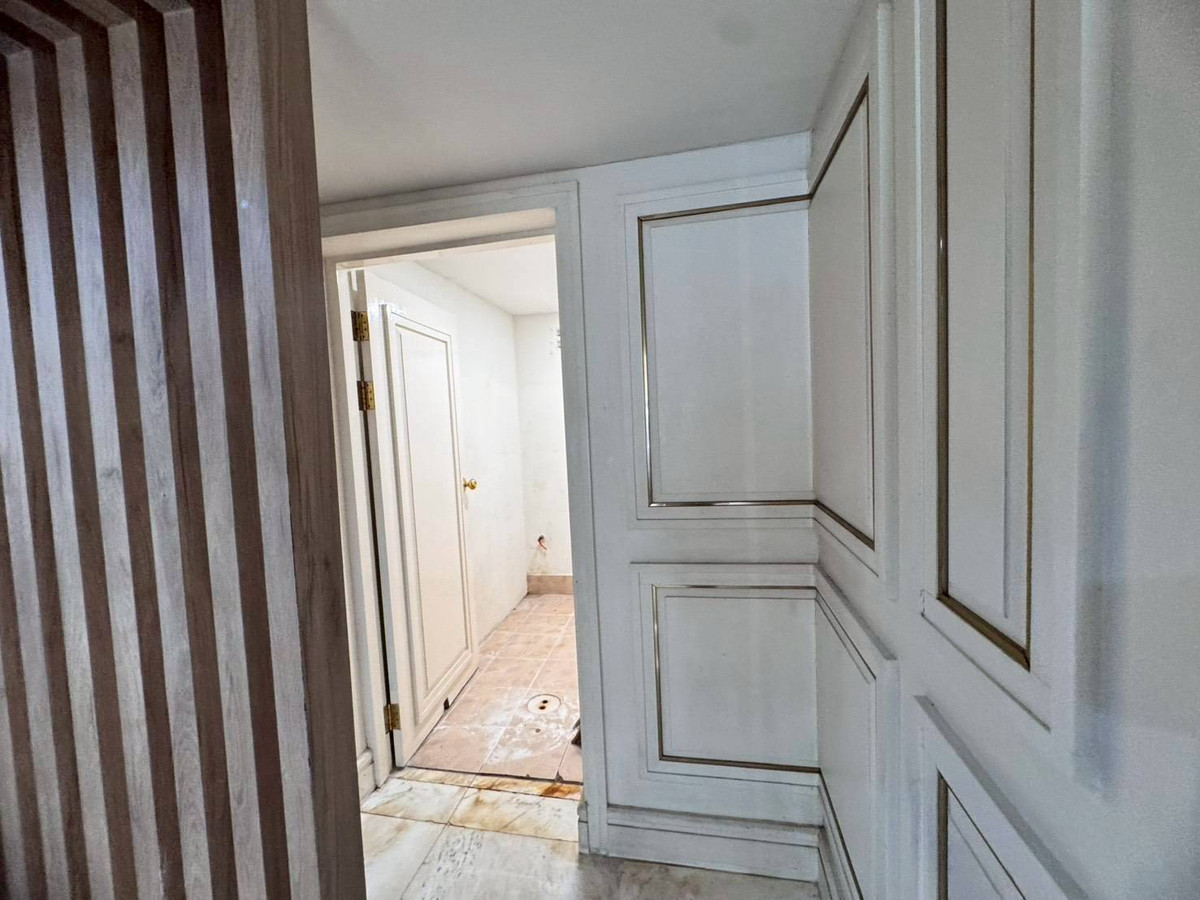 อาคารพาณิชย์สุขุมวิท อโศก ทองหล่อ : ขาย/ให้เช่าอาคารพาณิชย์ 5.5 ชั้น พร้อมผู้เช่า ใกล้ BTS เอกมัย เดินทางสะดวก (N.1668)