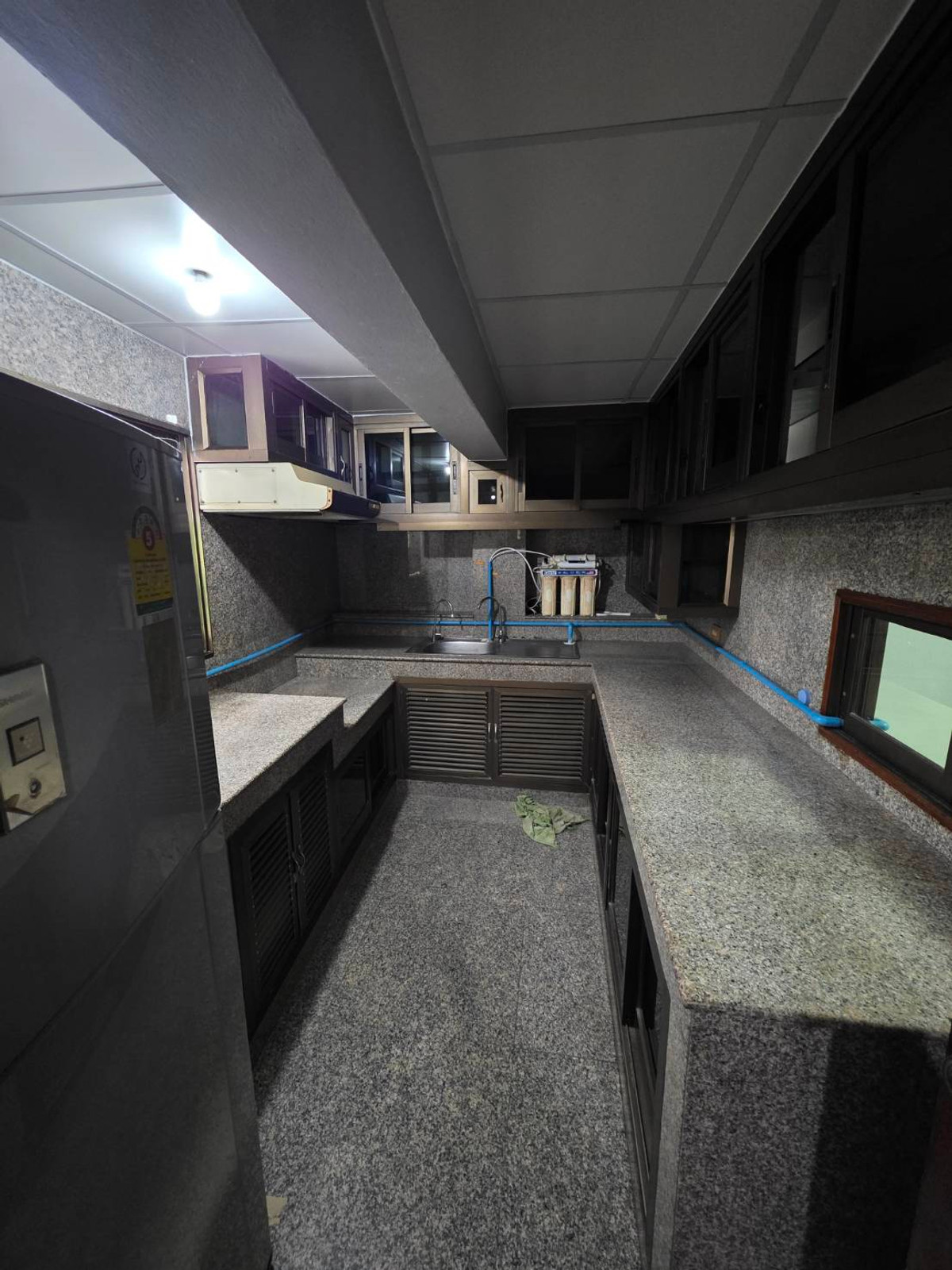 For RentShop HouseRama3 (Riverside),Satupadit : Commercial building for rent near Int-Intersect Rama 3, just 3 minutes.