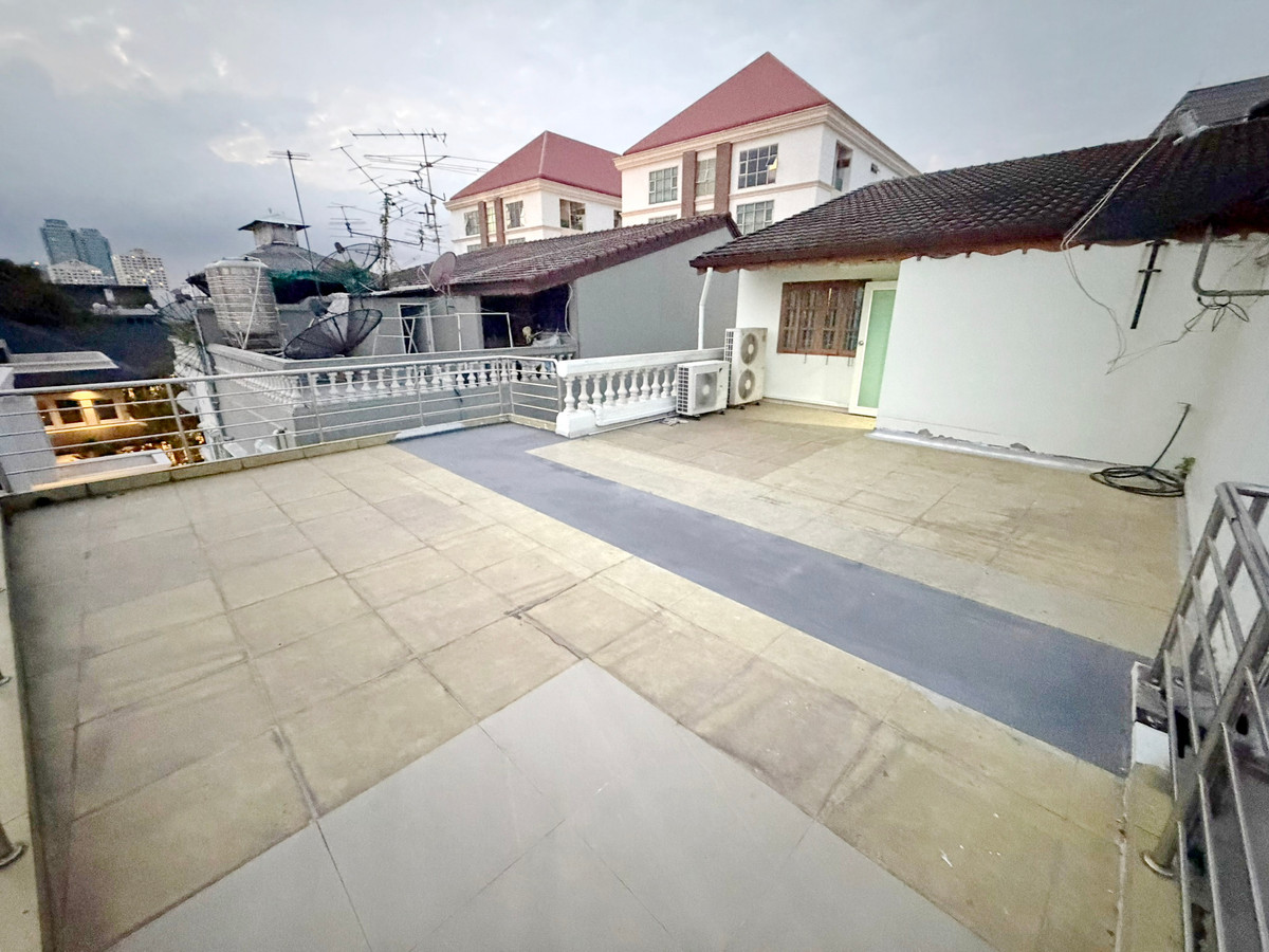 For SaleHome OfficeRatchadapisek, Huaikwang, Suttisan : HK0645♛♚Townhome 3 bedrooms for rent𝓼for sale⚝Ratchada-Sutthisan♜MRT Sutthisan∞099-5919653,065-9423251▚Line@sureresidence