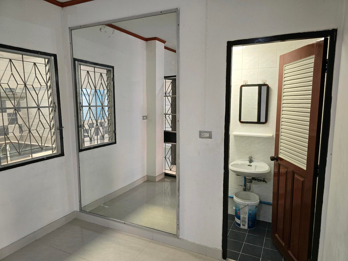 ให้เช่าทาวน์โฮมบางแค เพชรเกษม : 🏡 ให้เช่า ทาวน์โฮม 3 ชั้น พื้นที่ใช้สอยเยอะมาก ทำเลดีเดินทางสะดวกหมู่บ้านอยู่ติดถนนเลียบคลองทวีวัฒนา ถ.เพชรเกษม