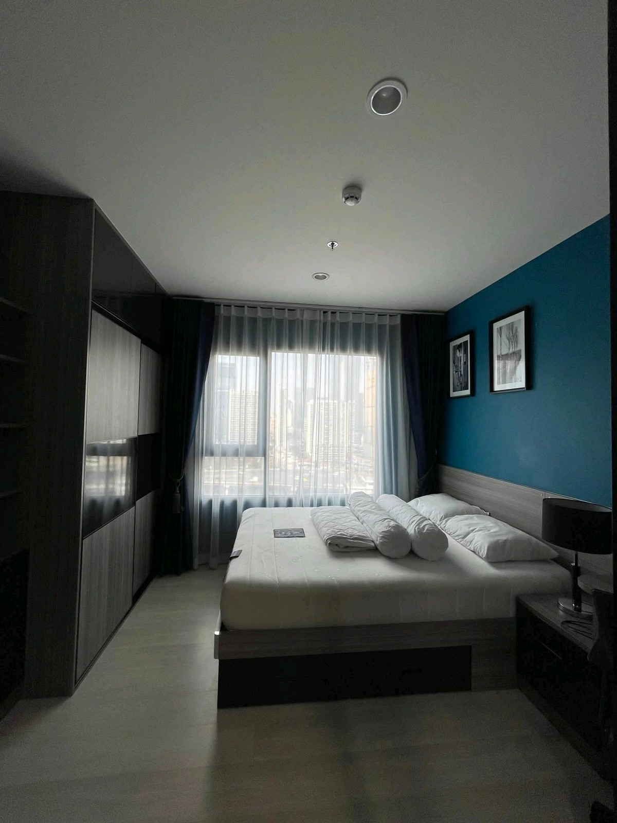 ให้เช่าคอนโดพระราม 9 เพชรบุรีตัดใหม่ RCA : 🍃 คอนโดหรูใจกลางเมือง ติด MRT เพชรบุรี & Airport Rail Link มักกะสัน เดินเพียง 1 นาที 🚆