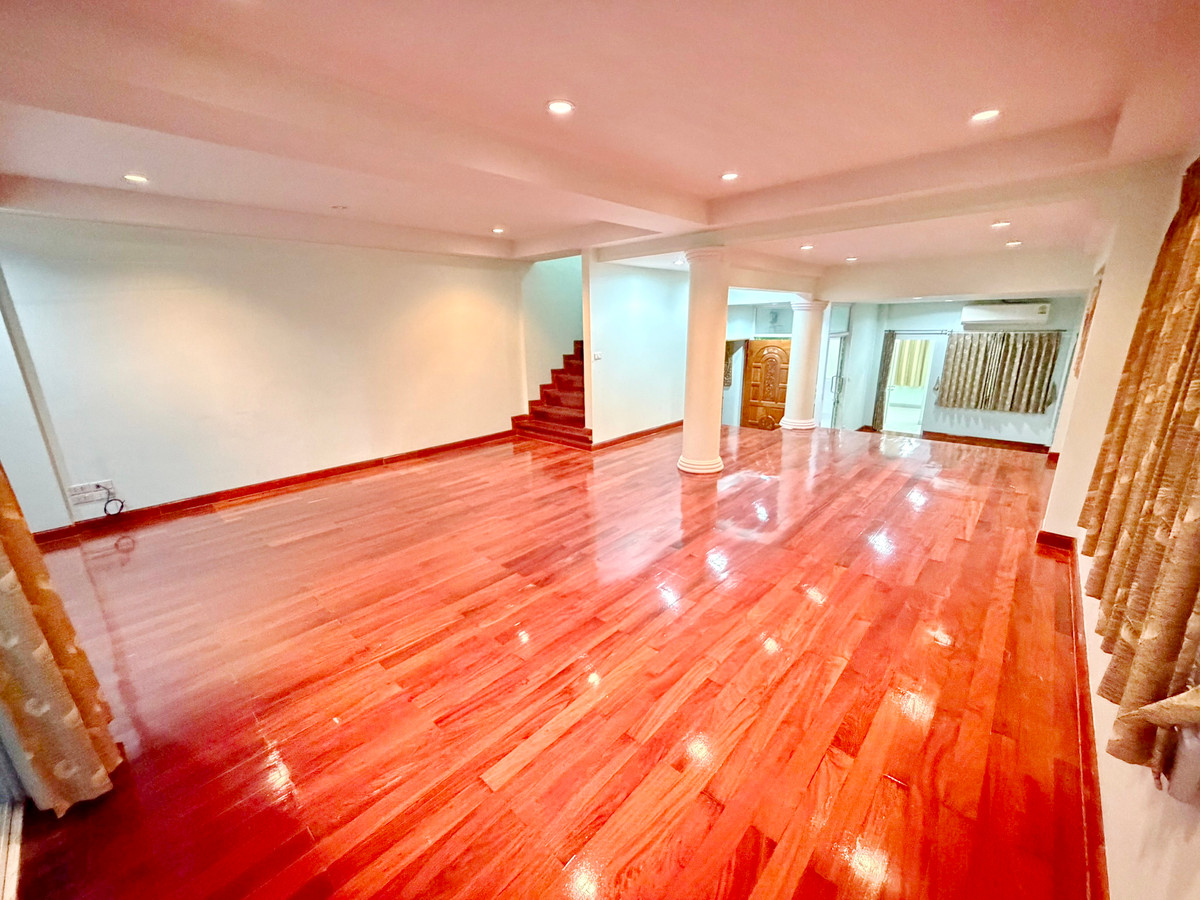 For SaleHome OfficeRatchadapisek, Huaikwang, Suttisan : HK0645♛♚Townhome 3 bedrooms for rent𝓼for sale⚝Ratchada-Sutthisan♜MRT Sutthisan∞099-5919653,065-9423251▚Line@sureresidence