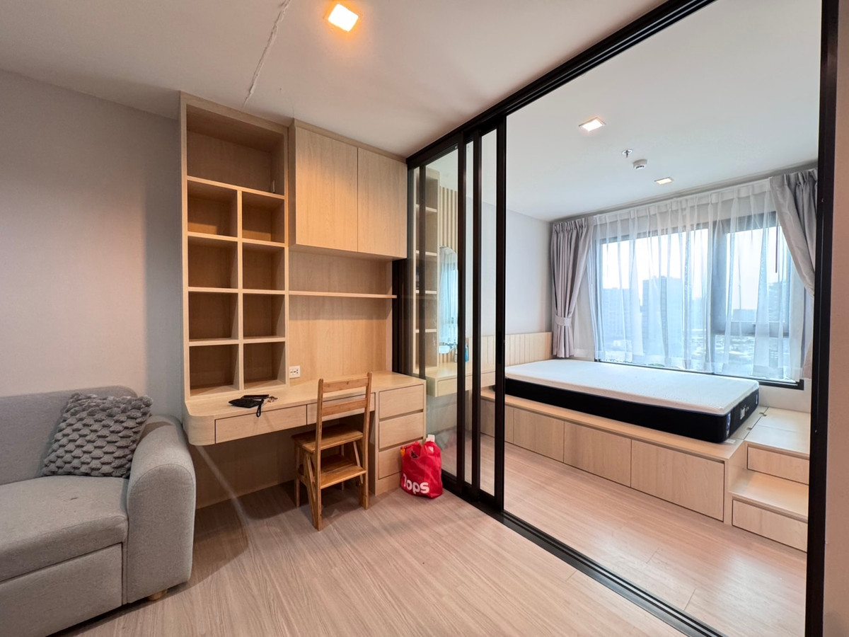 For SaleCondoThaphra, Talat Phlu, Wutthakat : Urgent sale, very beautiful room, decorated, ready to move in, Life Sathorn Sierra, please ask for more information.