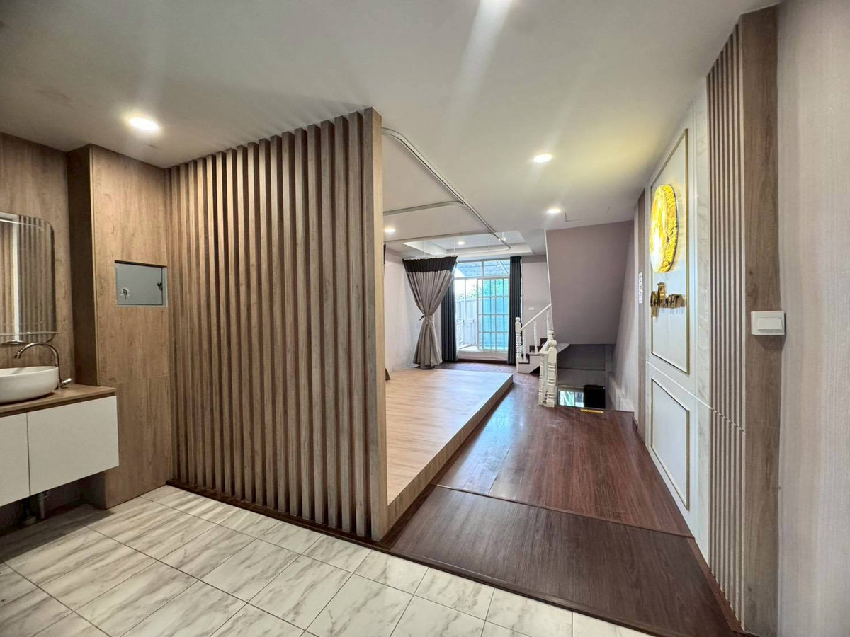 อาคารพาณิชย์สุขุมวิท อโศก ทองหล่อ : ขาย/ให้เช่าอาคารพาณิชย์ 5.5 ชั้น พร้อมผู้เช่า ใกล้ BTS เอกมัย เดินทางสะดวก (N.1668)