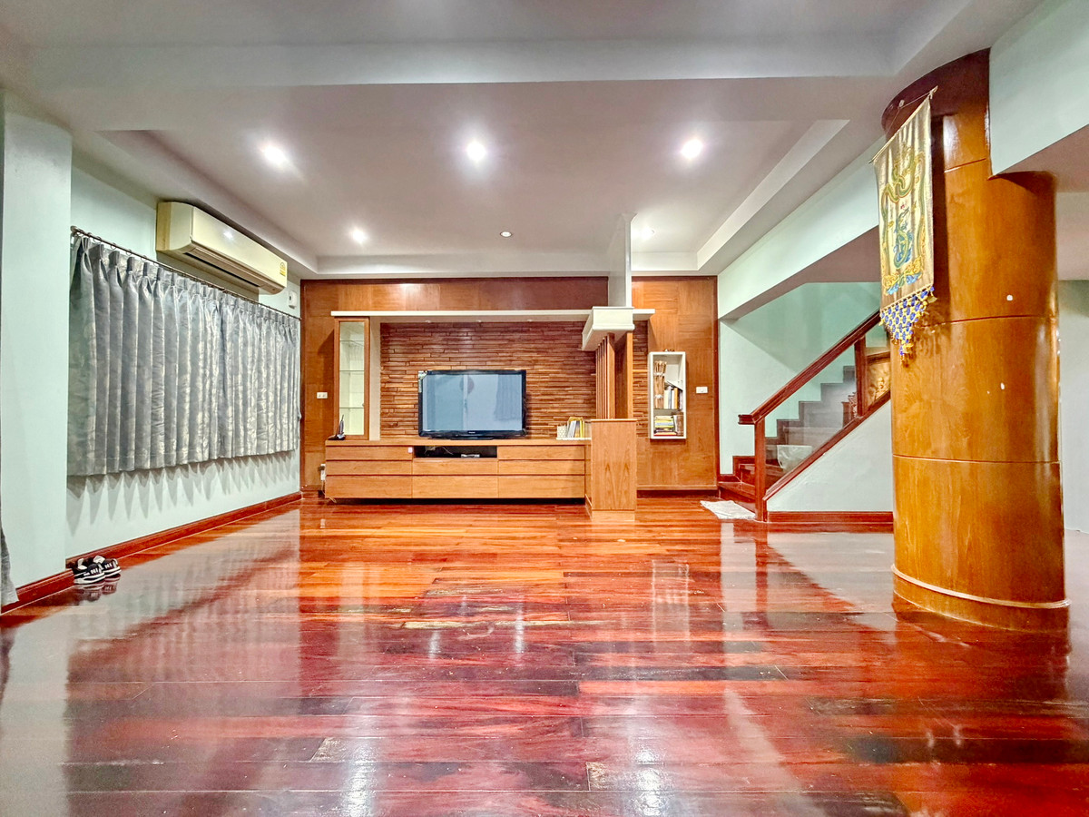 For SaleHome OfficeRatchadapisek, Huaikwang, Suttisan : HK0645♛♚Townhome 3 bedrooms for rent𝓼for sale⚝Ratchada-Sutthisan♜MRT Sutthisan∞099-5919653,065-9423251▚Line@sureresidence