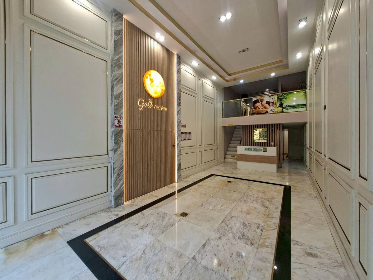 Shop HouseSukhumvit, Asoke, Thonglor : For sale/rent commercial building, 5.5 floors, with tenants, near BTS Ekkamai, convenient travel (N.1668)