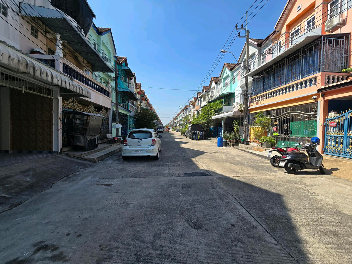 ให้เช่าทาวน์โฮมบางแค เพชรเกษม : 🏡 ให้เช่า ทาวน์โฮม 3 ชั้น พื้นที่ใช้สอยเยอะมาก ทำเลดีเดินทางสะดวกหมู่บ้านอยู่ติดถนนเลียบคลองทวีวัฒนา ถ.เพชรเกษม