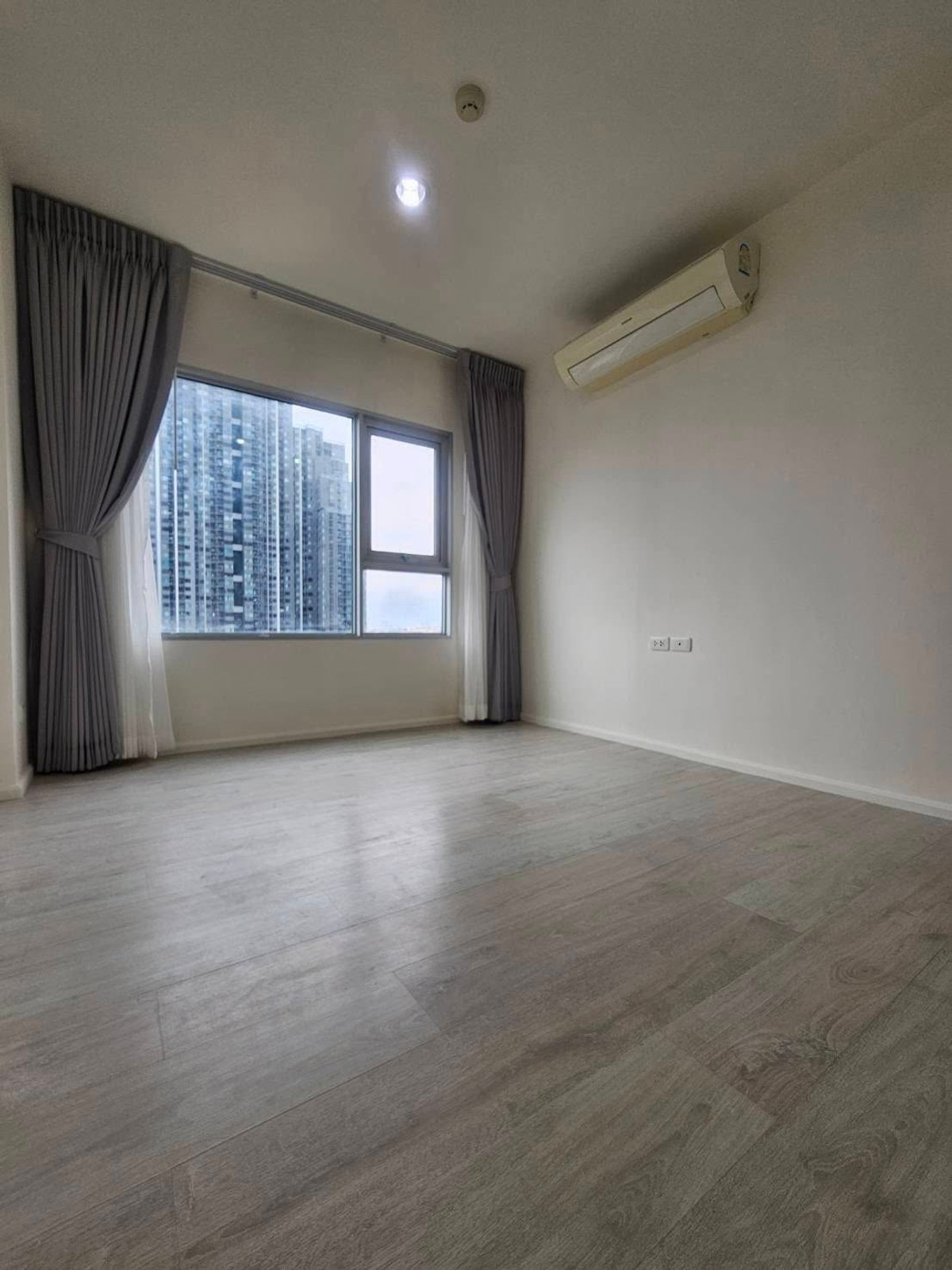 For SaleCondoThaphra, Talat Phlu, Wutthakat : (Code T323) Condo for sale Aspire sathorn - thapra: Aspire Sathorn - Thapra near BTS Talat Phlu.