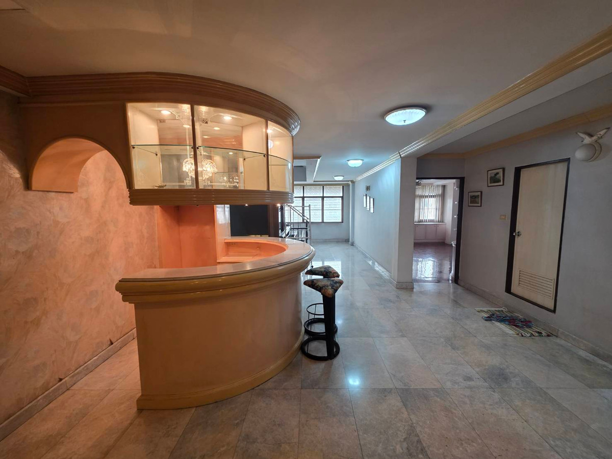 For RentShop HouseRama3 (Riverside),Satupadit : Commercial building for rent near Int-Intersect Rama 3, just 3 minutes.