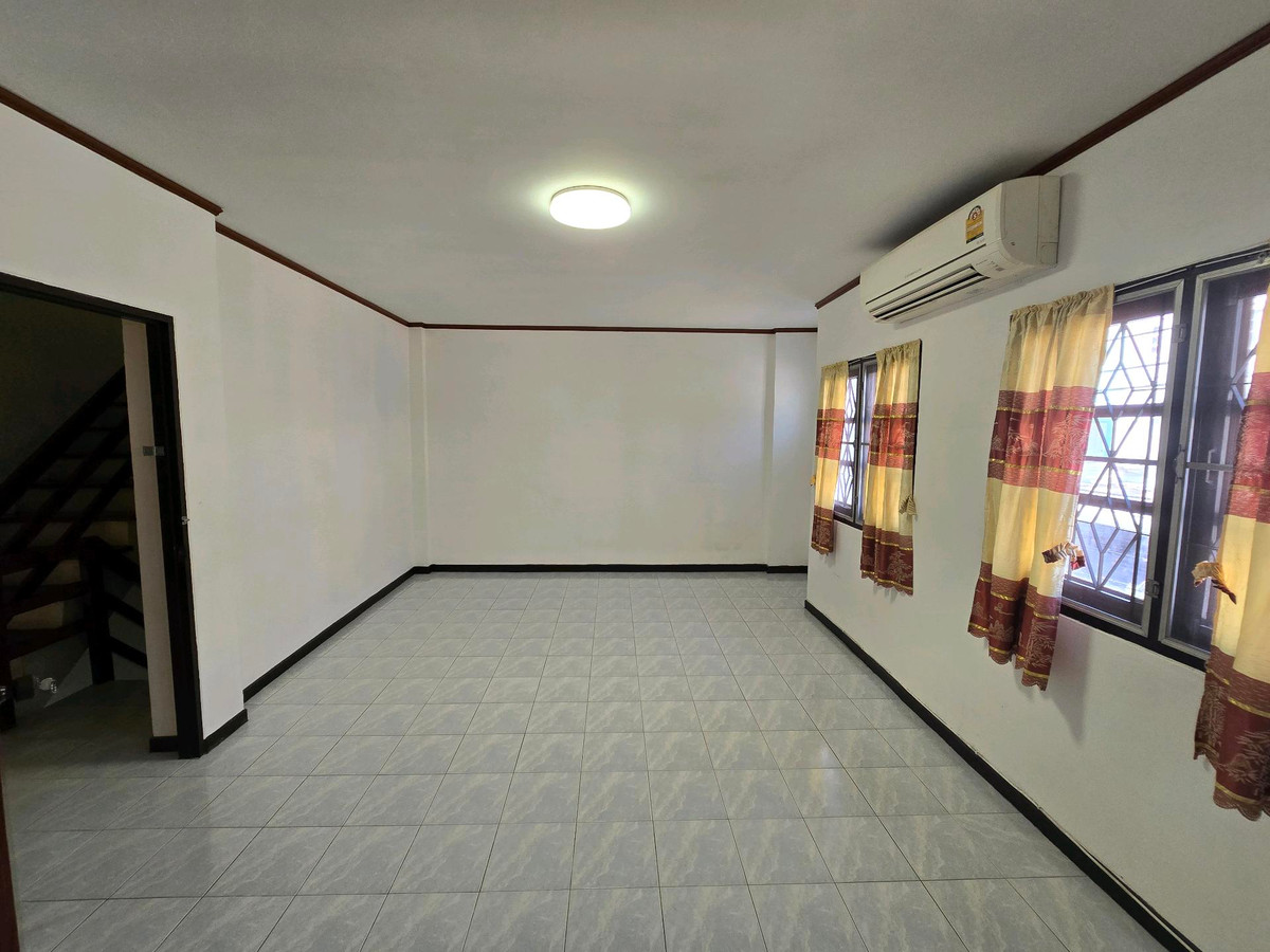 ให้เช่าทาวน์โฮมบางแค เพชรเกษม : 🏡 ให้เช่า ทาวน์โฮม 3 ชั้น พื้นที่ใช้สอยเยอะมาก ทำเลดีเดินทางสะดวกหมู่บ้านอยู่ติดถนนเลียบคลองทวีวัฒนา ถ.เพชรเกษม