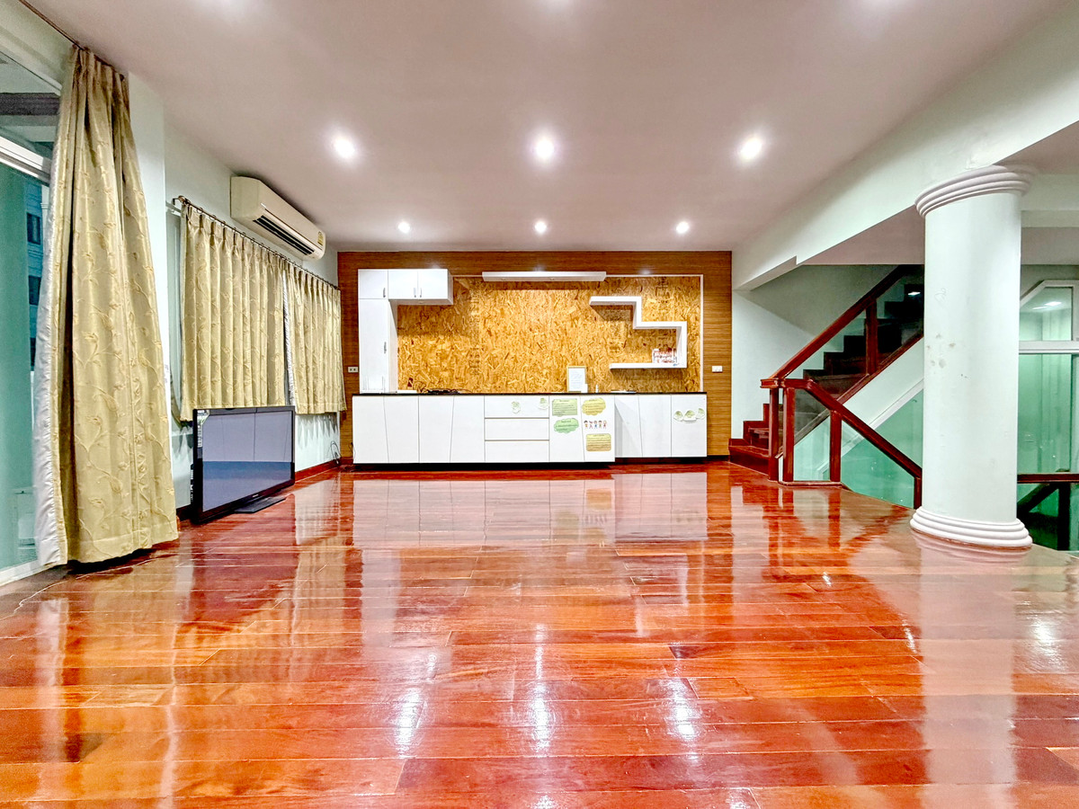 For SaleHome OfficeRatchadapisek, Huaikwang, Suttisan : HK0645♛♚Townhome 3 bedrooms for rent𝓼for sale⚝Ratchada-Sutthisan♜MRT Sutthisan∞099-5919653,065-9423251▚Line@sureresidence