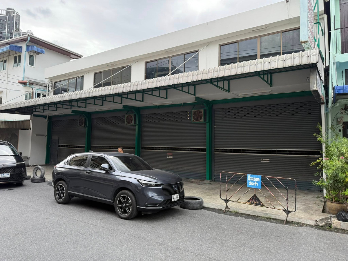 ให้เช่าโกดังวงเวียนใหญ่ เจริญนคร : ให้เช่าอู่รถเลิกกิจการ ขนาด 126 ตรว. มีชั้นลอยทำเป็นออฟฟิต มีห้องพักคนงาน ทำเล สี่แยกบ้านแขก ถนนอิสรภาพ