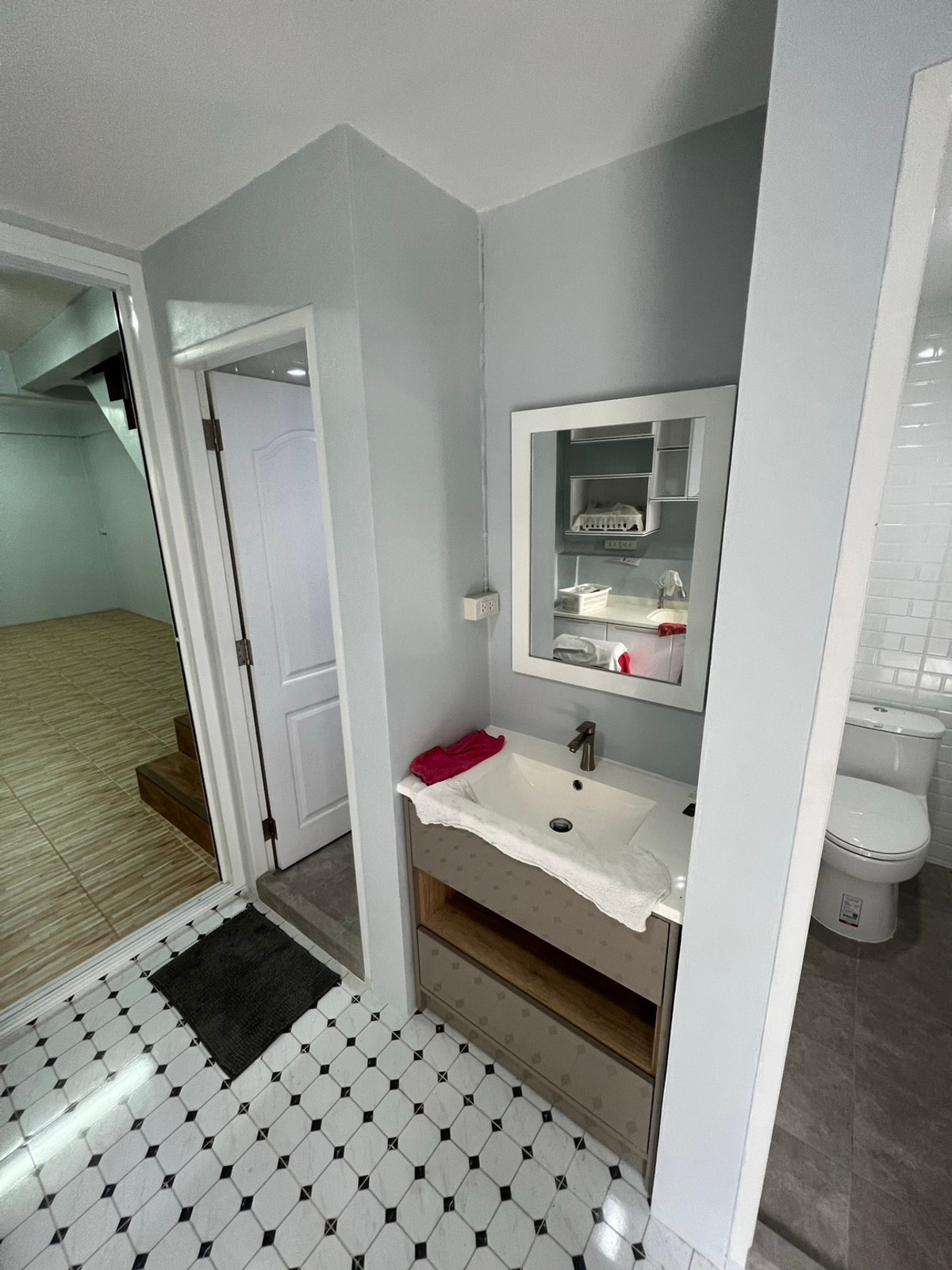 ให้เช่าอาคารพาณิชย์พระราม 3 สาธุประดิษฐ์ : ให้เช่า อาคารพาณิชย์สามชั้น ซอยแฉล้มนิมิตร 8 รีโนเวทใหม่ ยังไม่เคยปล่อยเช่า พร้อมเข้าอยู่