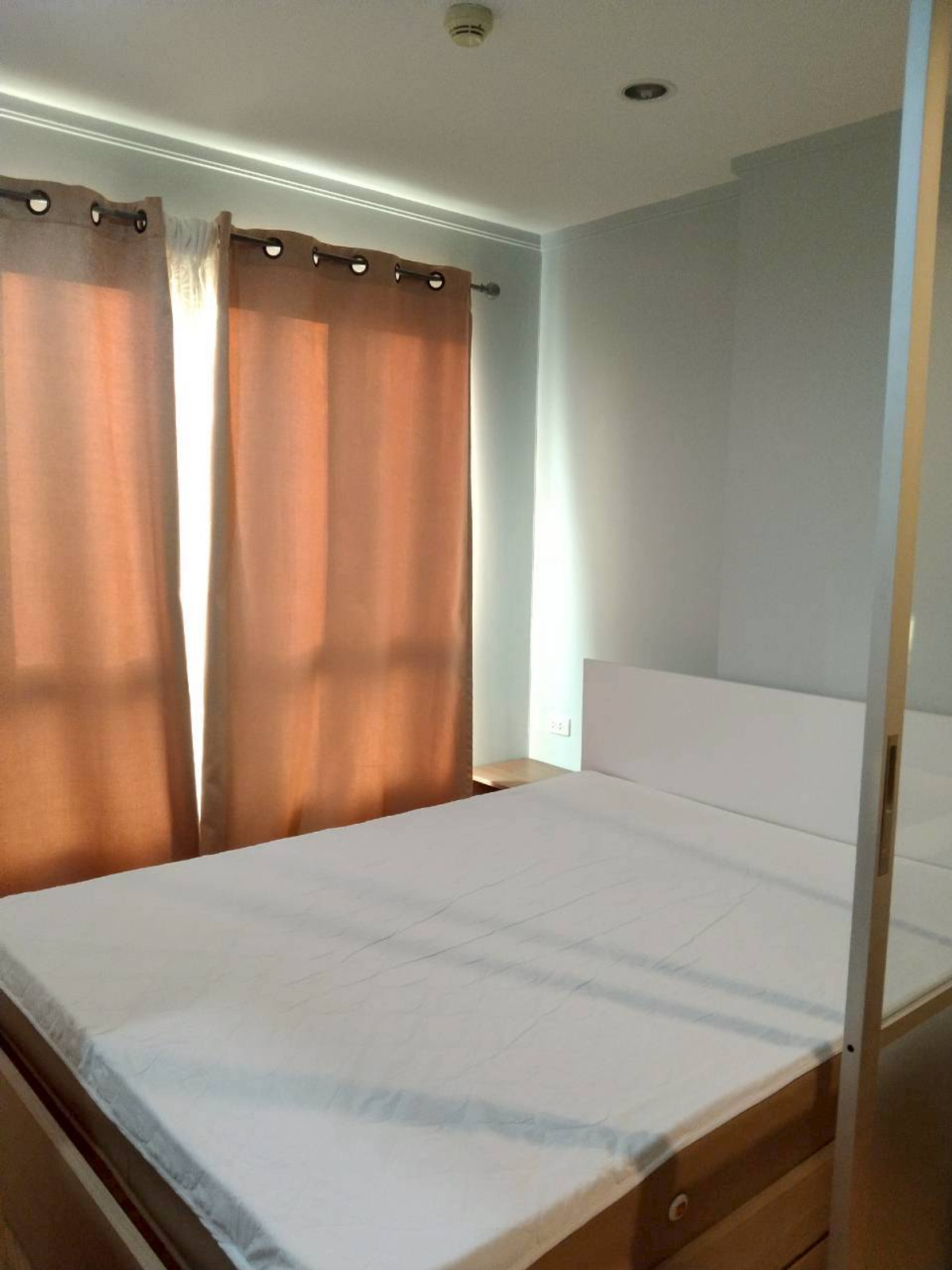 ให้เช่าคอนโดแจ้งวัฒนะ เมืองทอง : ห้องว่างพร้อมเข้าอยู่ ราคา 6,000/เดือน   (23 ตร.ม.) ตึกA ชั้น7 วิวสระว่ายน้ำ 