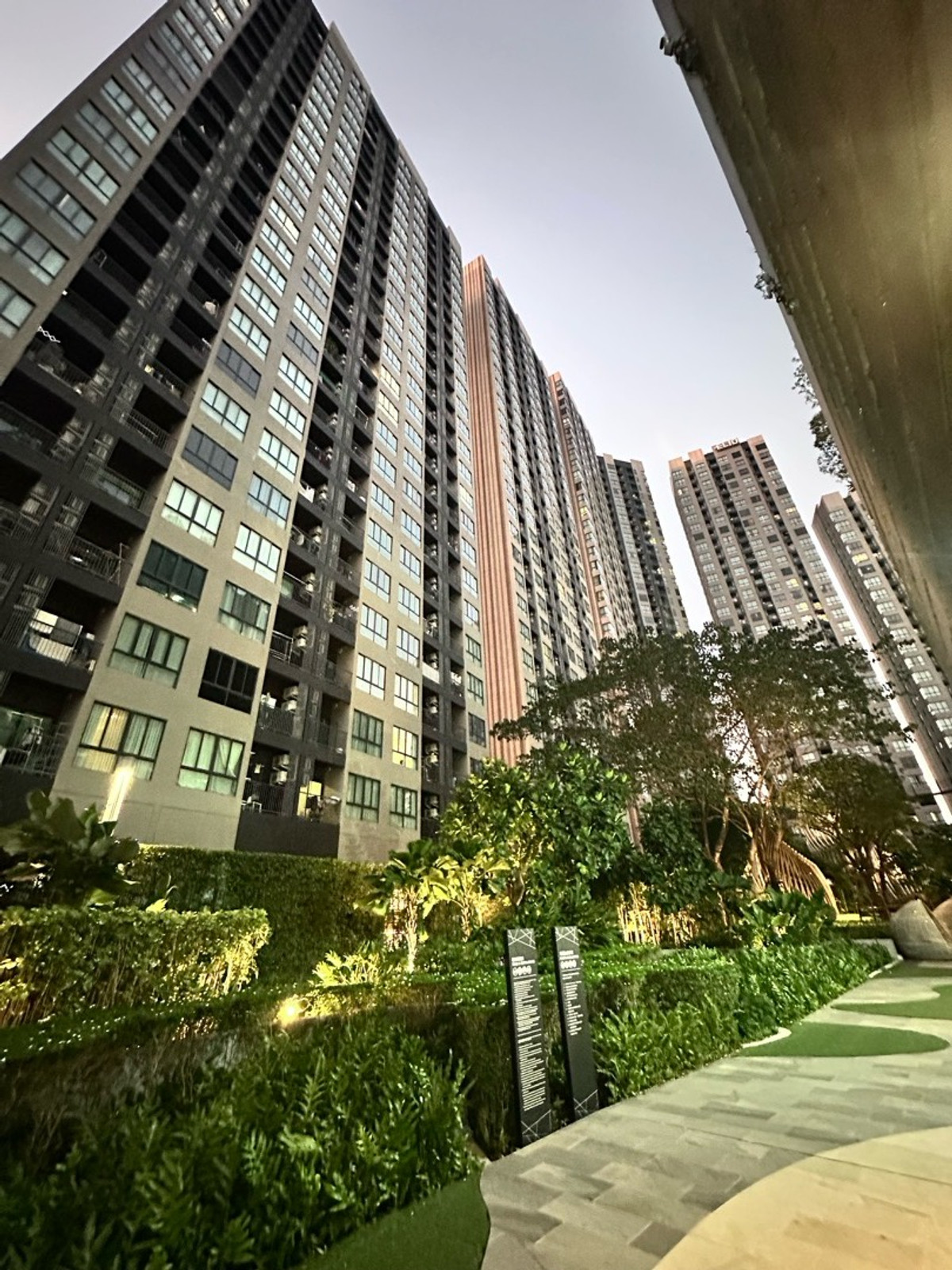 ขายร้านค้า/ตลาดนัดอ่อนนุช อุดมสุข : ขายพื้นที่เชิงพาณิชย์ พร้อมสัญญาร้านทำผมฐานลูกค้าแน่น ในคอนโด Elio Del Nest จำนวน 1,459 ยูนิต | ขนาด 44.13 ตรม | 082-4499822