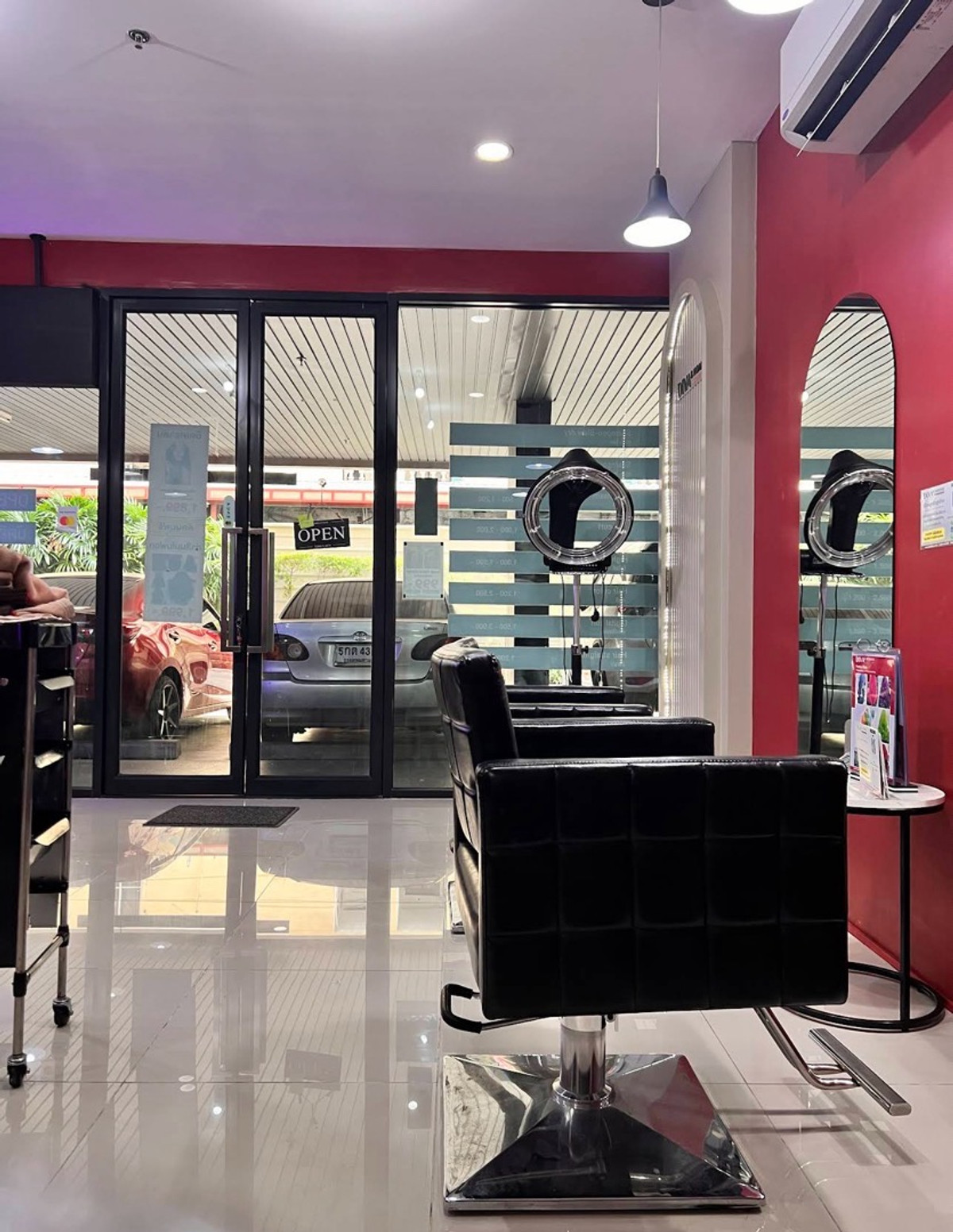 ขายร้านค้า/ตลาดนัดอ่อนนุช อุดมสุข : ขายพื้นที่เชิงพาณิชย์ พร้อมสัญญาร้านทำผมฐานลูกค้าแน่น ในคอนโด Elio Del Nest จำนวน 1,459 ยูนิต | ขนาด 44.13 ตรม | 082-4499822