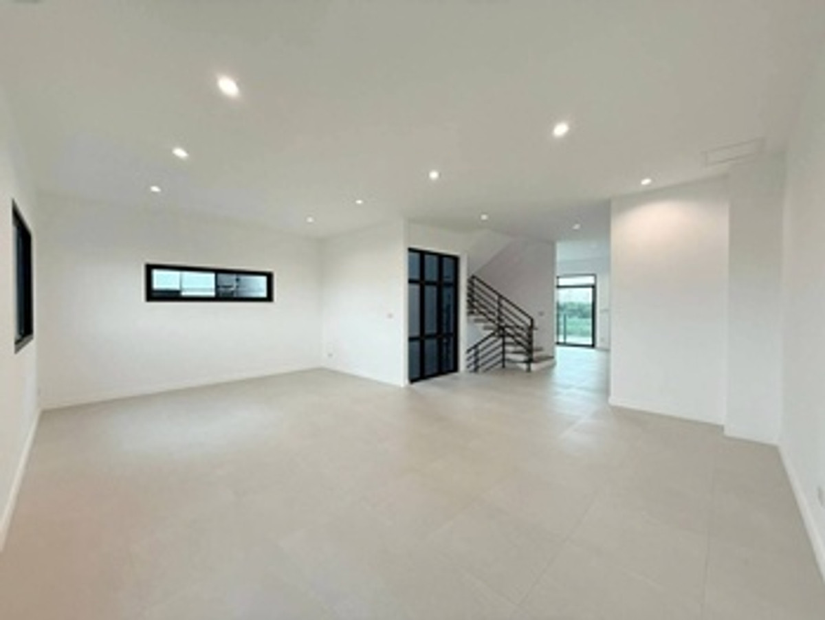 ขายโฮมออฟฟิศปทุมธานี รังสิต ธรรมศาสตร์ : โฮมออฟฟิศ คลองสี่  พื้นที่ 49 ตร.ว. ต.คลองสี่ อ.คลองหลวง จ.ปทุมธานี เนื้อที่ 49 ตารางวา ราคาขาย 9,590,000 บาท  