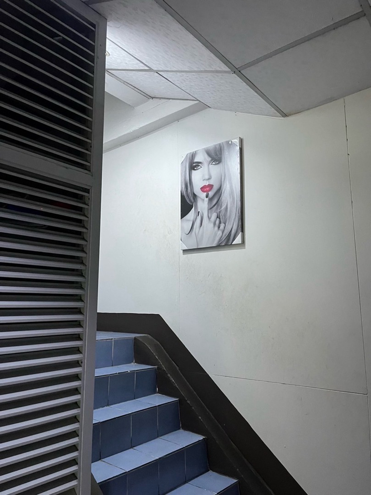 For RentShop HouseSukhumvit, Asoke, Thonglor : For rent: 2 commercial buildings on the main road, Sukhumvit, along the BTS Phrom Phong • Thonglor line.