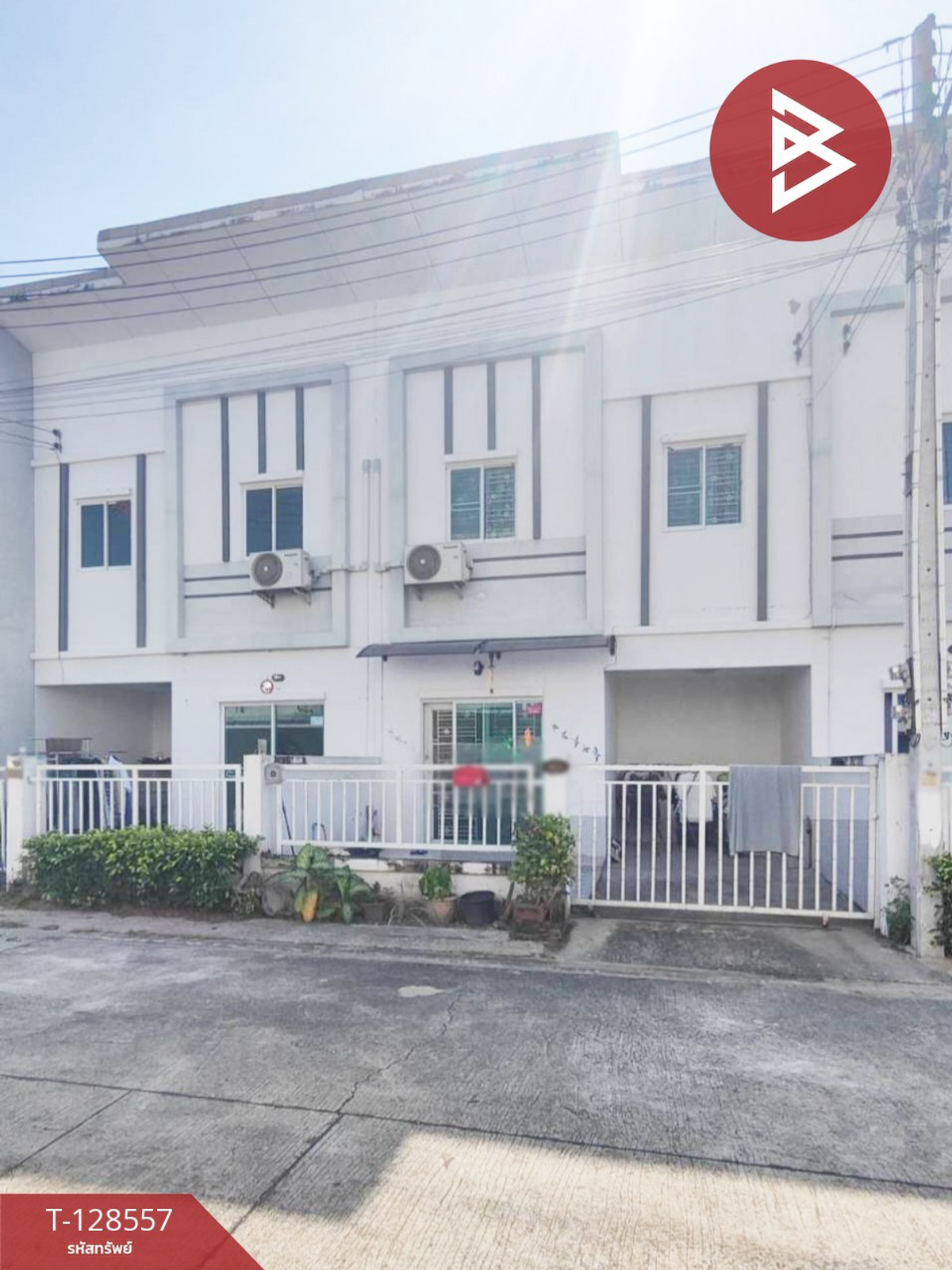For SaleTownhomePattaya, Bangsaen, Chonburi : Townhouse for sale, Lion Nov Village, Chonburi-Angsila (Lio Nov Chonburi-Angsila), Huai Kapi, Chonburi.