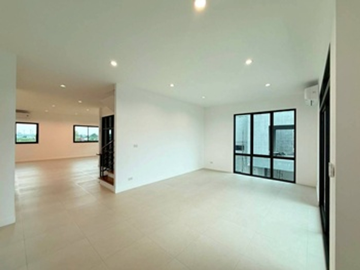 ขายโฮมออฟฟิศปทุมธานี รังสิต ธรรมศาสตร์ : โฮมออฟฟิศ คลองสี่  พื้นที่ 49 ตร.ว. ต.คลองสี่ อ.คลองหลวง จ.ปทุมธานี เนื้อที่ 49 ตารางวา ราคาขาย 9,590,000 บาท  