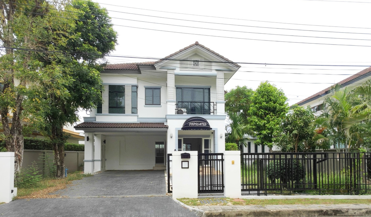 For SaleHouseNawamin, Ramindra : For sale: 2-story detached house, Saransiri Village, Ramintra 1, area 98 sq m. The house is at the beginning of the project, good location, Panya Ramintra Road. Soi Safari World