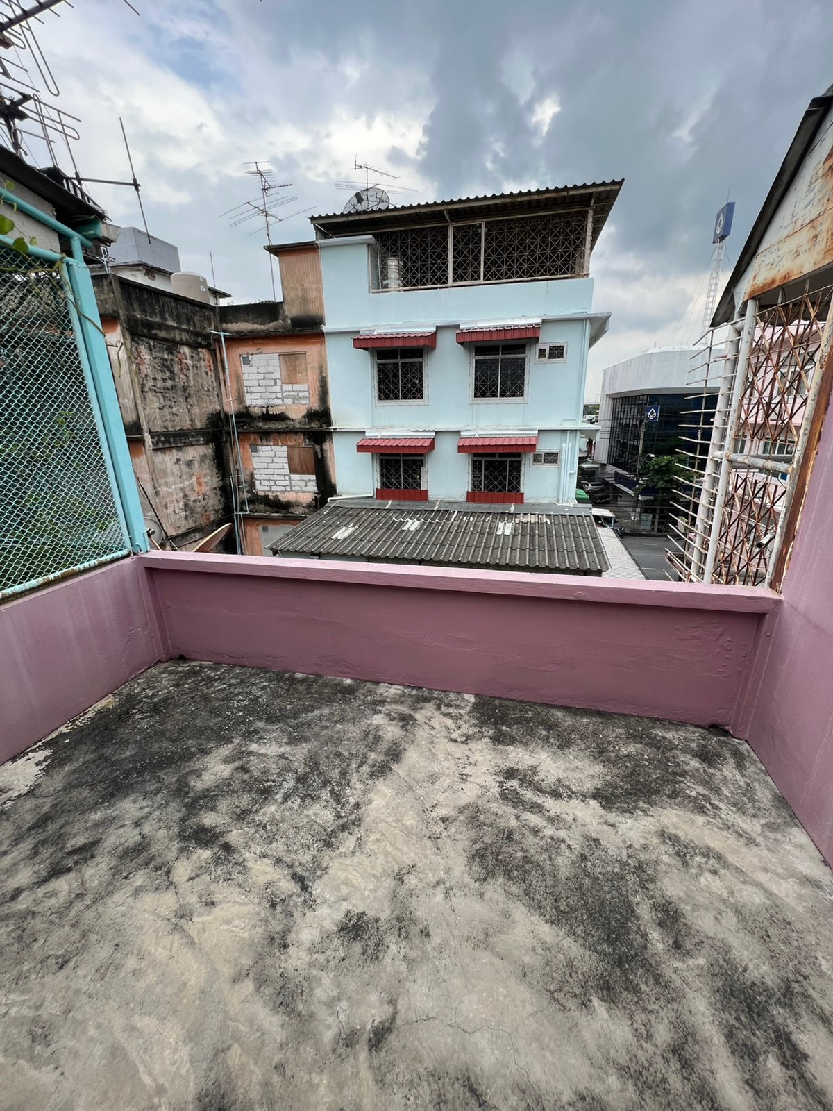 ให้เช่าอาคารพาณิชย์พระราม 3 สาธุประดิษฐ์ : ให้เช่า อาคารพาณิชย์สามชั้น ซอยแฉล้มนิมิตร 8 รีโนเวทใหม่ ยังไม่เคยปล่อยเช่า พร้อมเข้าอยู่