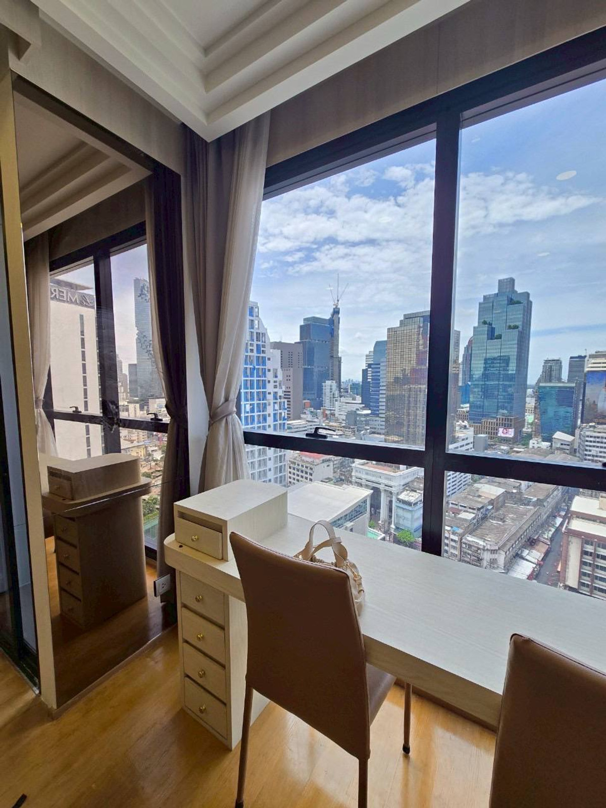 For RentCondoSiam Paragon ,Chulalongkorn,Samyan : Ashton Chula Silom【𝐑𝐄𝐍𝐓】🔥A luxurious, bright, and elegant room with a sharp design and premium materials, creating a sleek and stylish look.🔥 Contact Line ID: @hacondo