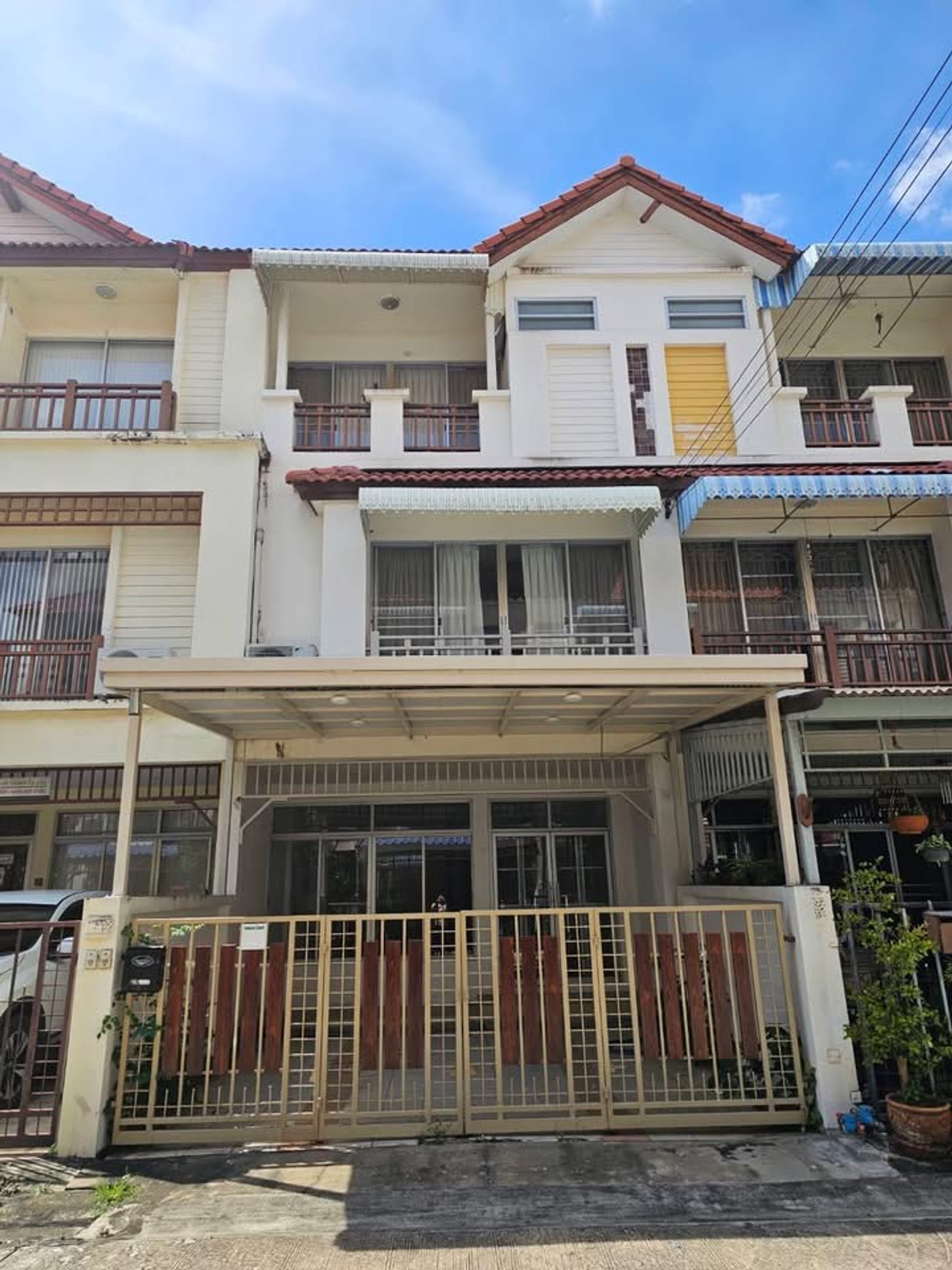 ให้เช่าบ้านสมุทรปราการ สำโรง : ให้เช่าทาวน์โฮม หมู่บ้านฟลอร่าวิลล์ ศรีนครินทร์ ติดถนนใหญ่ ตรงข้ามโลตัส ศรีนครินทร์