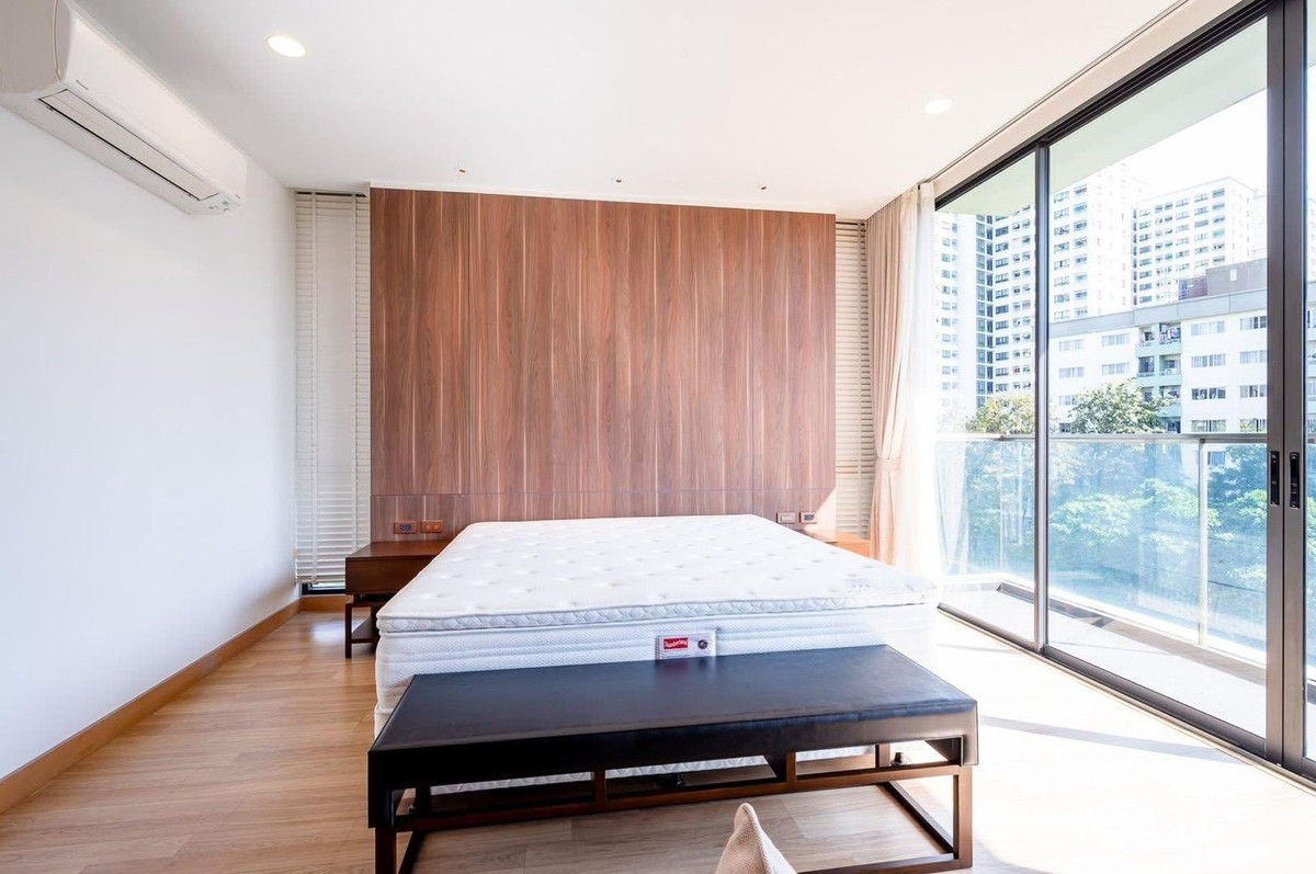 For SaleCondoOnnut, Udomsuk : P0390 Luxury Condominium for Sale Park Court Sukhumvit 77 Rare large-size unit, vacant and ready for viewing at any time Ideal for families seeking privacy and space comparable to a private house