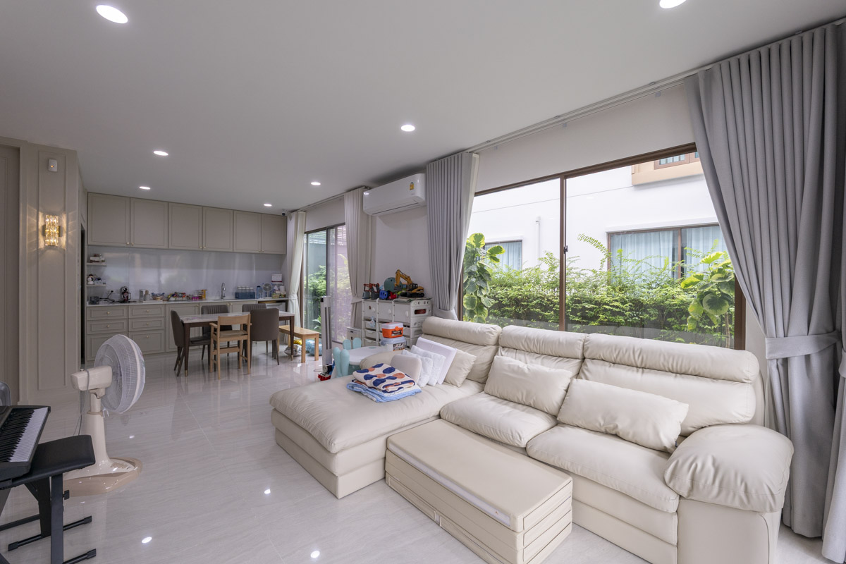 For SaleHouseNawamin, Ramindra : 🔥Urgent Sale!🔥 Burasiri Watcharapol, near CentralFestival Eastville. Fully furnished and ready to move in.