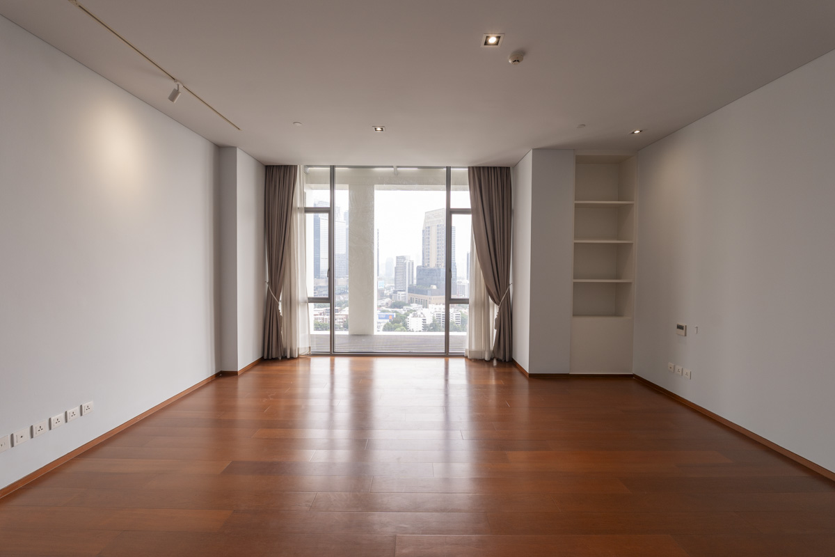 For SaleCondoSathorn, Narathiwat : 🔥Urgent Sale!🔥 The Sukhothai Residences, near MRT Lumpini and BTS Sala Daeng stations.