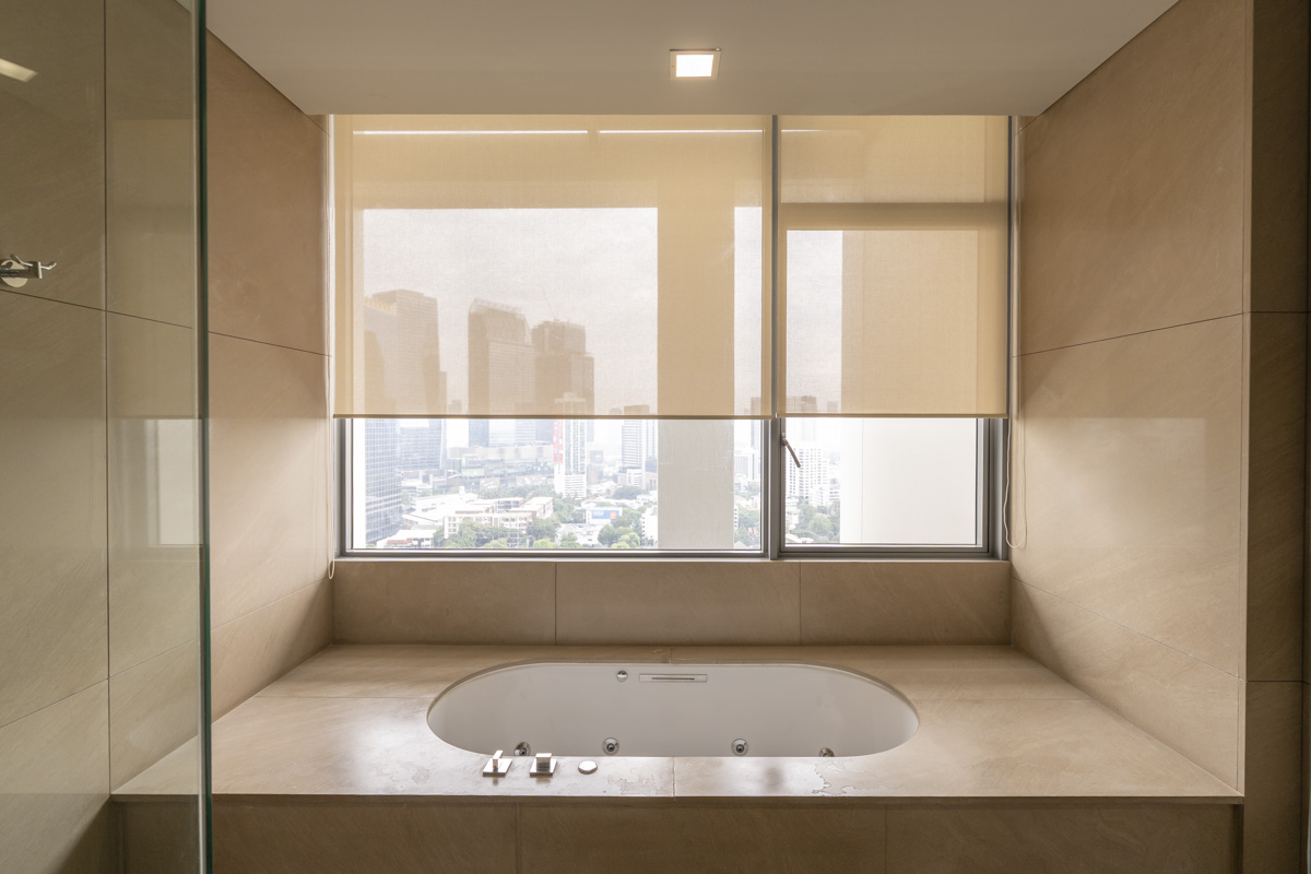 For SaleCondoSathorn, Narathiwat : 🔥Urgent Sale!🔥 The Sukhothai Residences, near MRT Lumpini and BTS Sala Daeng stations.