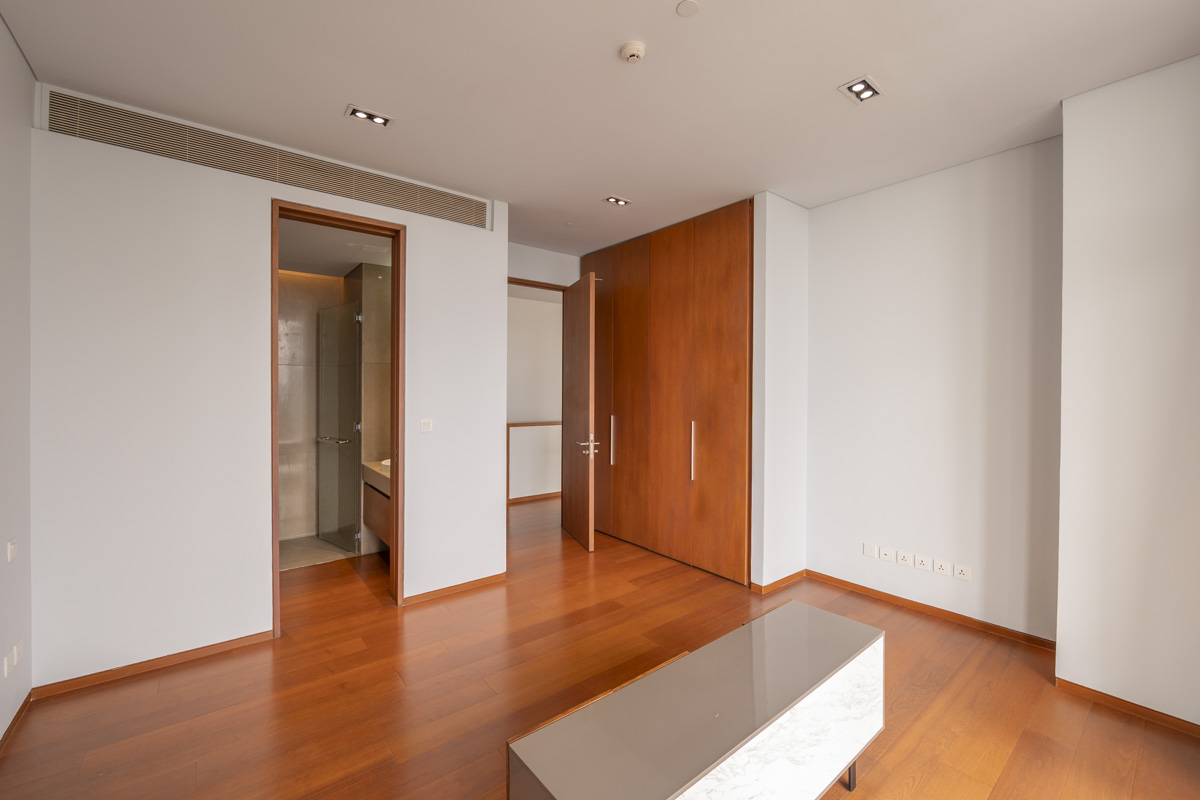 For SaleCondoSathorn, Narathiwat : 🔥Urgent Sale!🔥 The Sukhothai Residences, near MRT Lumpini and BTS Sala Daeng stations.