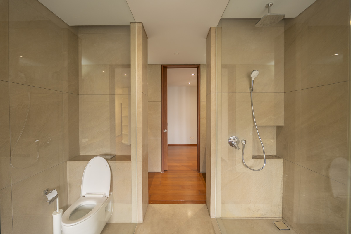 For SaleCondoSathorn, Narathiwat : 🔥Urgent Sale!🔥 The Sukhothai Residences, near MRT Lumpini and BTS Sala Daeng stations.