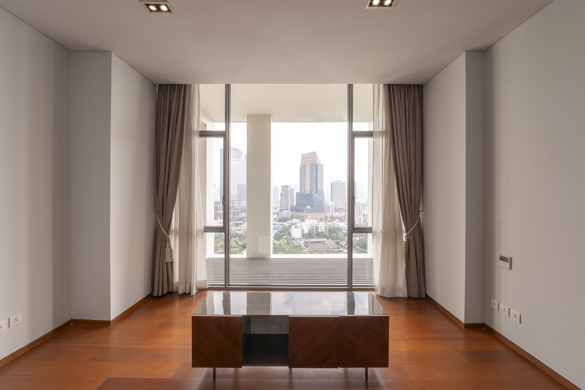 For SaleCondoSathorn, Narathiwat : 🔥Urgent Sale!🔥 The Sukhothai Residences, near MRT Lumpini and BTS Sala Daeng stations.