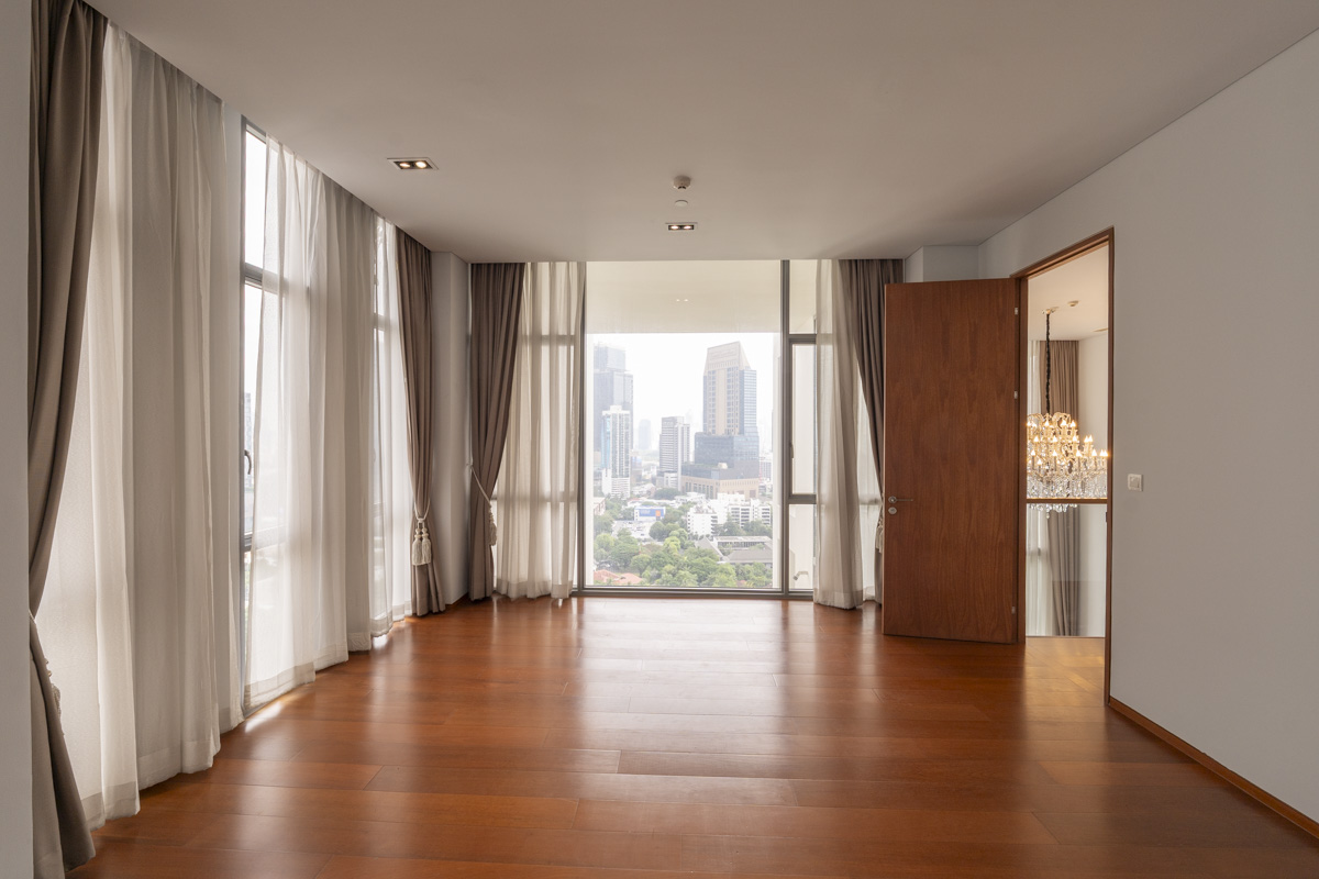 For SaleCondoSathorn, Narathiwat : 🔥Urgent Sale!🔥 The Sukhothai Residences, near MRT Lumpini and BTS Sala Daeng stations.